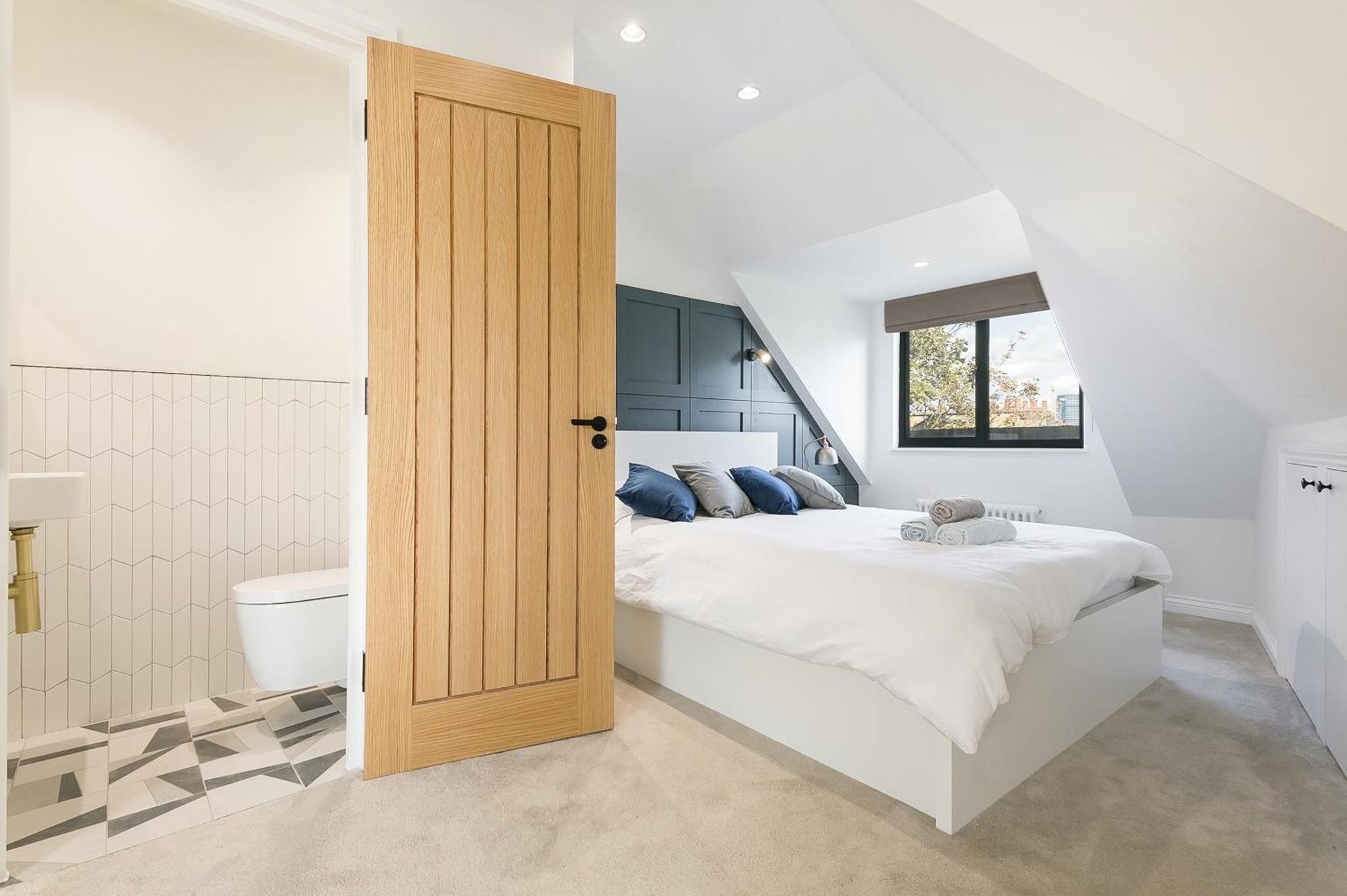 Luxe 2 bed - 20 minutes from Central London photo 4