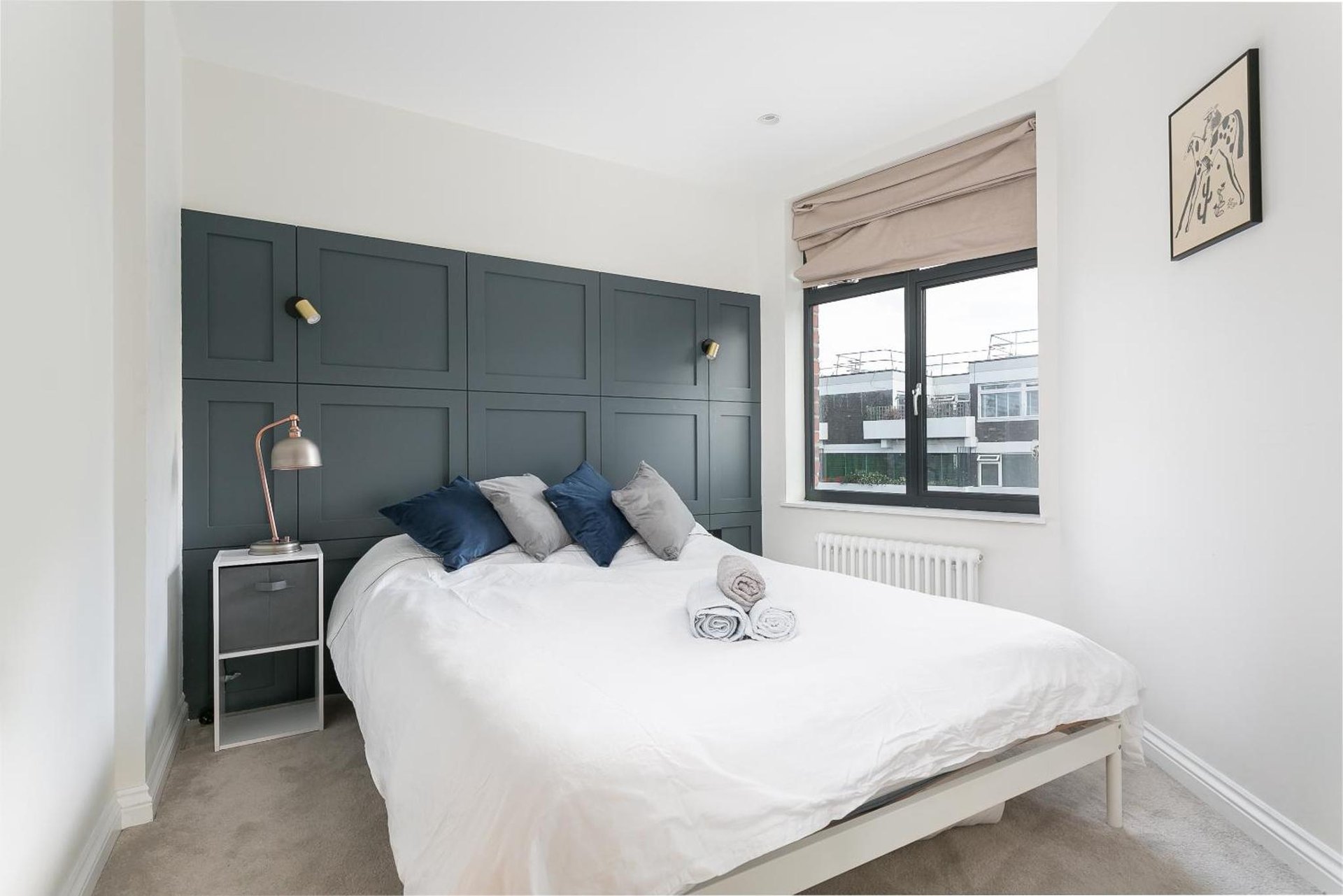 Luxe 2 bed - 20 minutes from Central London photo 1
