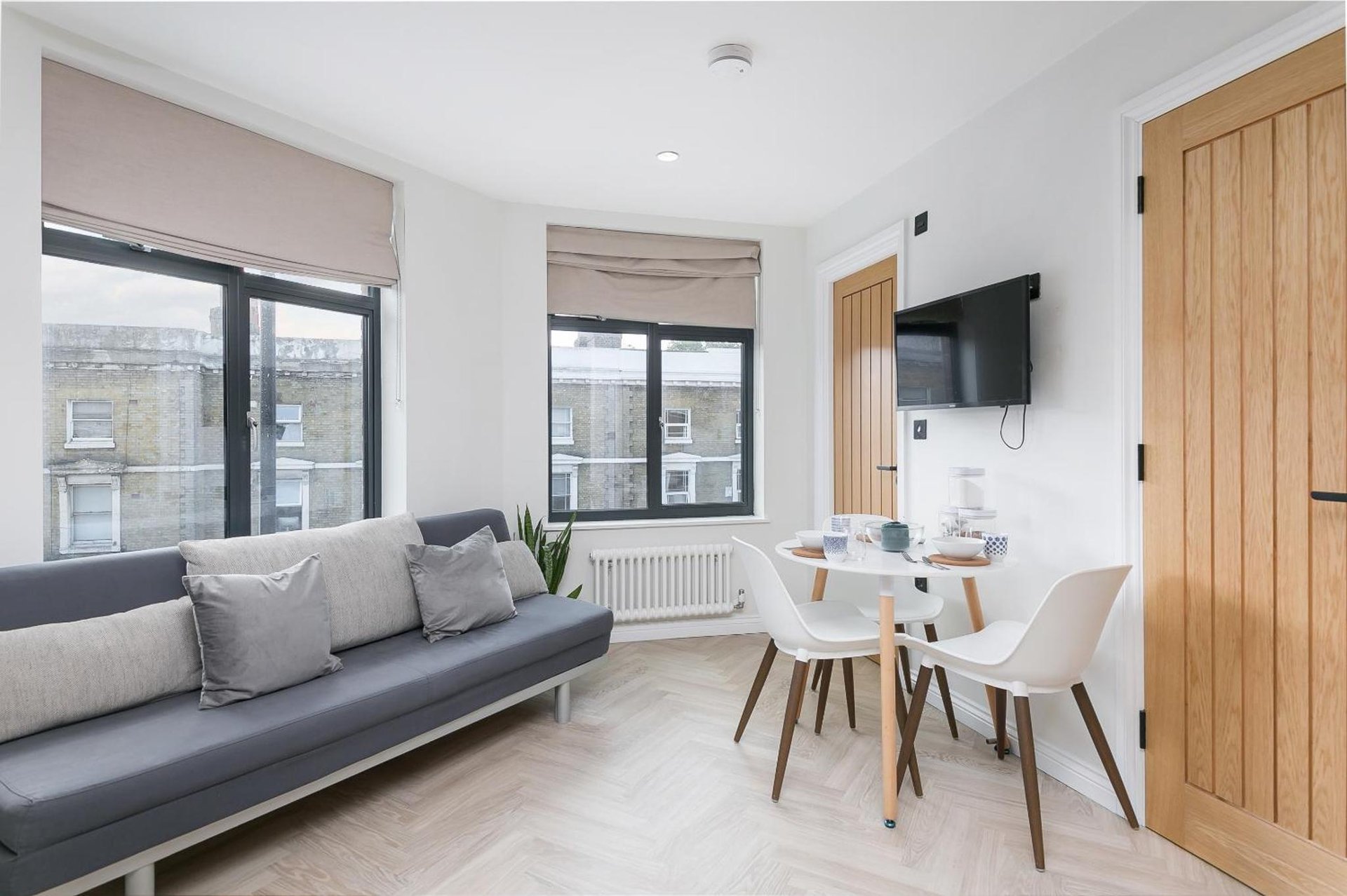 Luxe 2 bed - 20 minutes from Central London photo 3