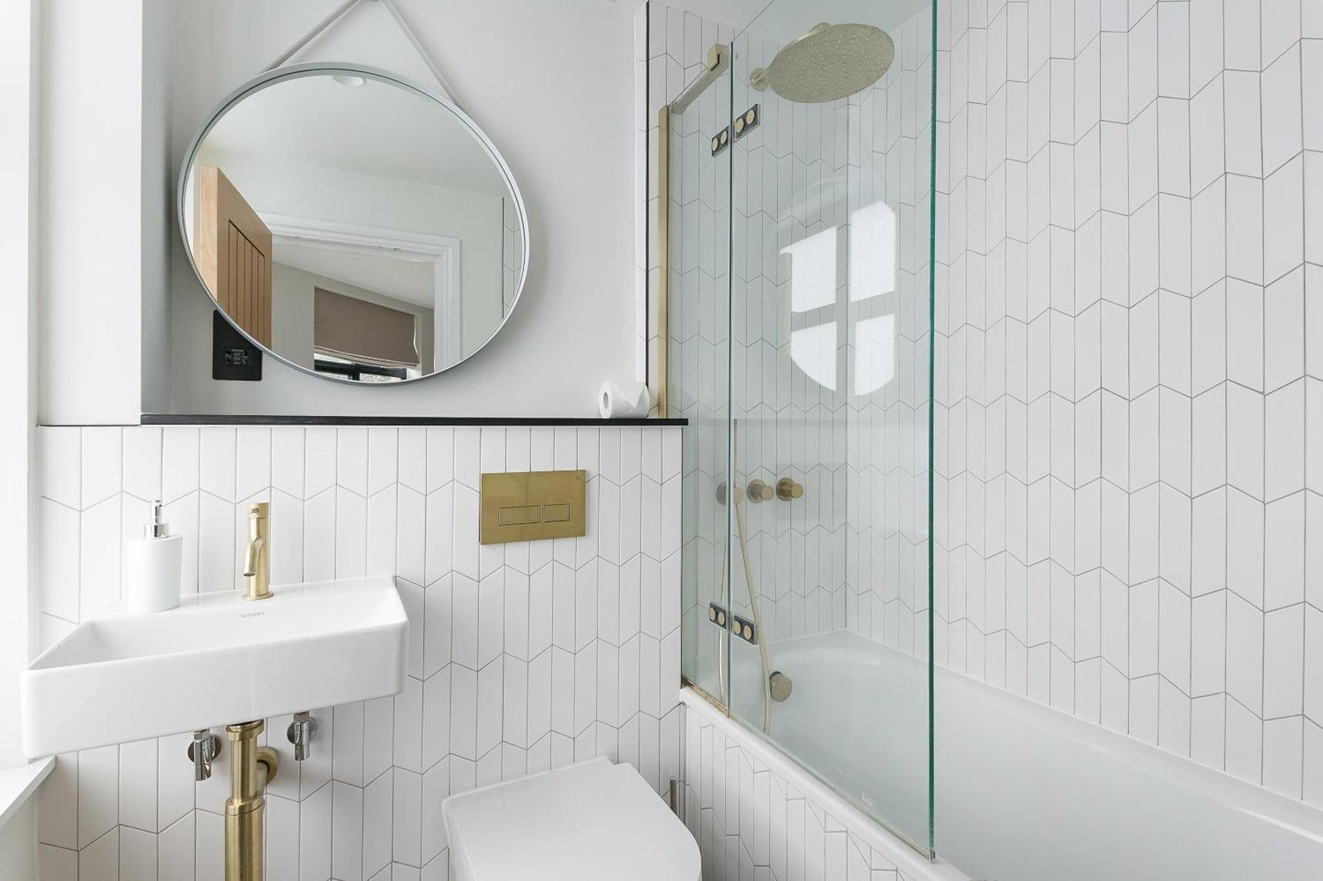 Luxe 2 bed - 20 minutes from Central London photo 2