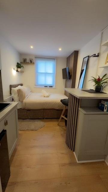 Cosy central studio close to local attractions photo 2