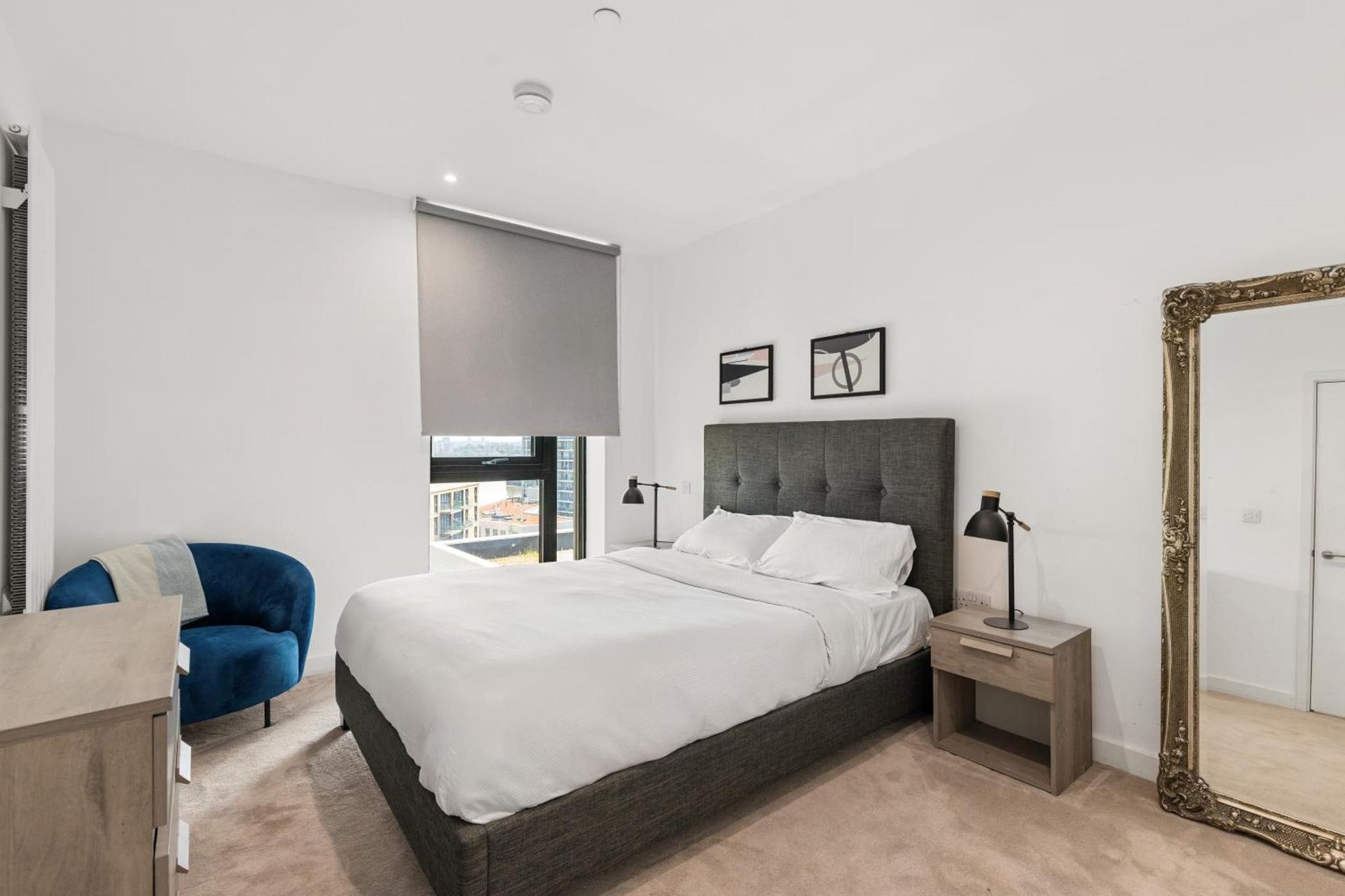 Spacious modern 1 bed Apartment. photo 1