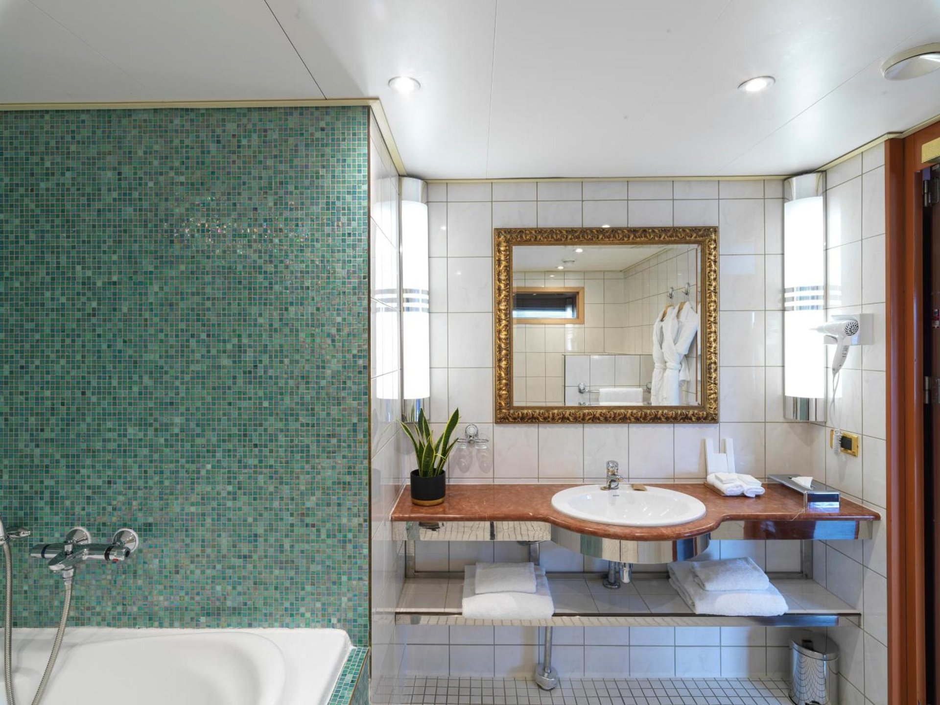 Sunborn London Yacht Hotel photo 2