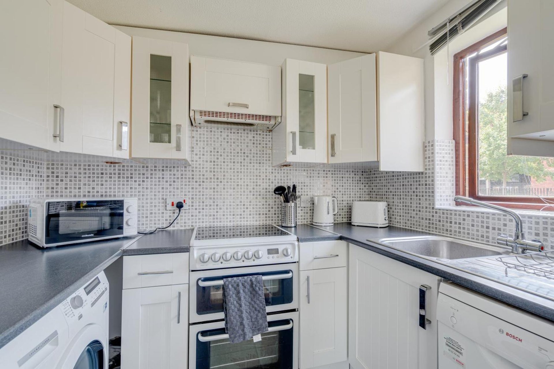 CanadaWater-2bedroom-1Bathroom-Free Parking photo 3