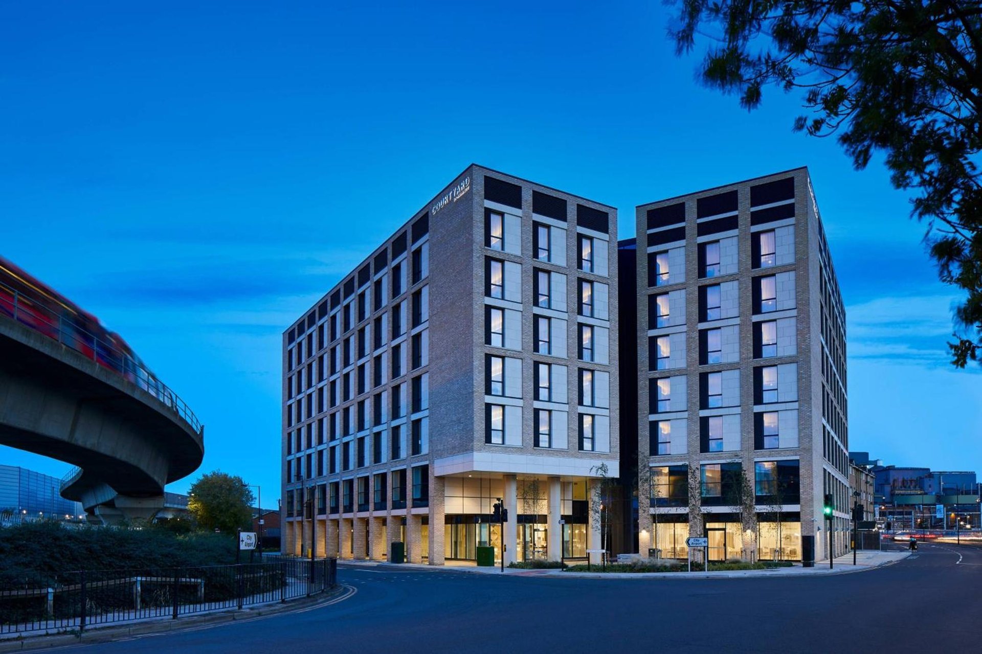 Courtyard by Marriott London City Airport — Greater London, London