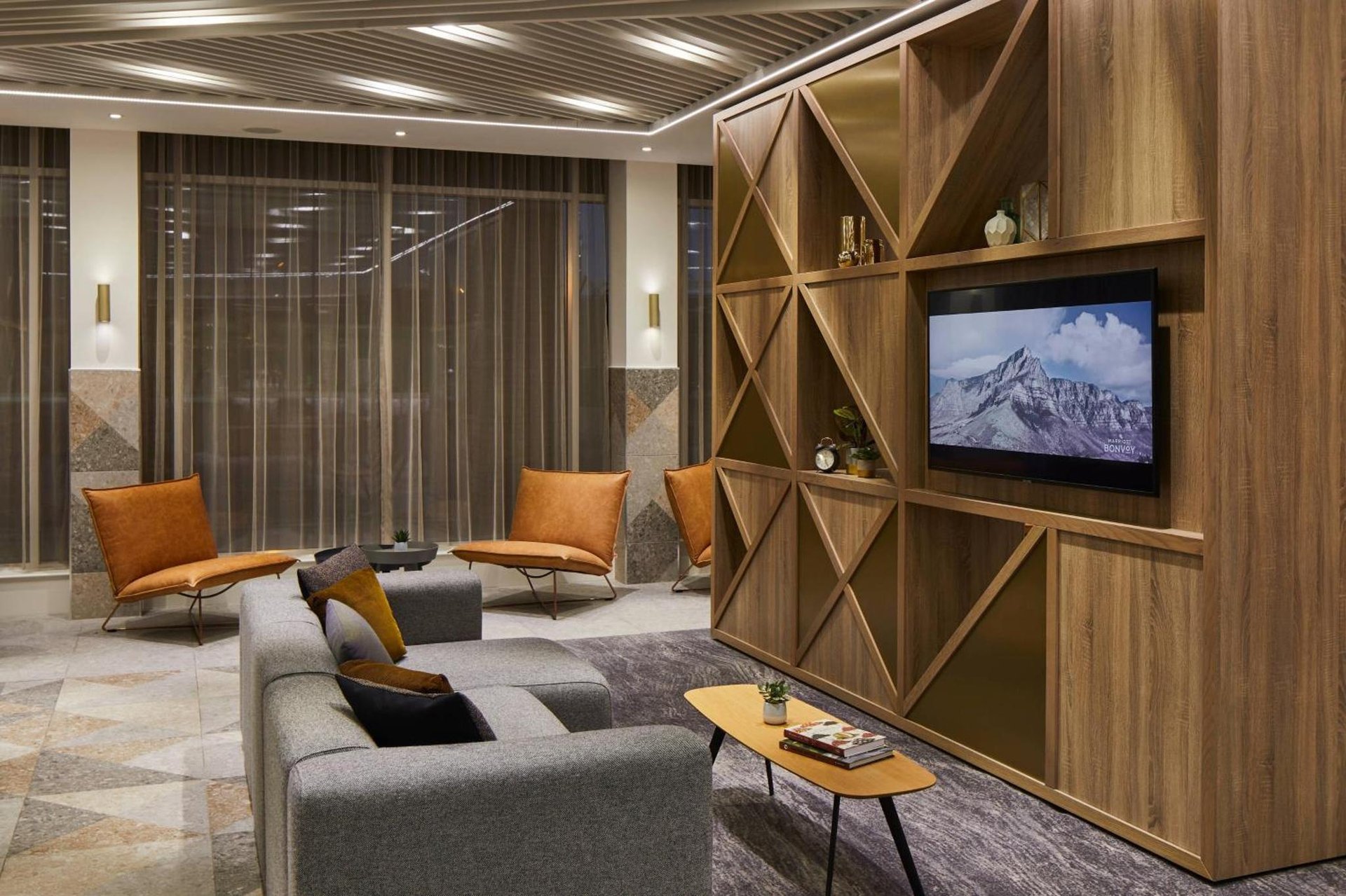 Courtyard by Marriott London City Airport photo 4