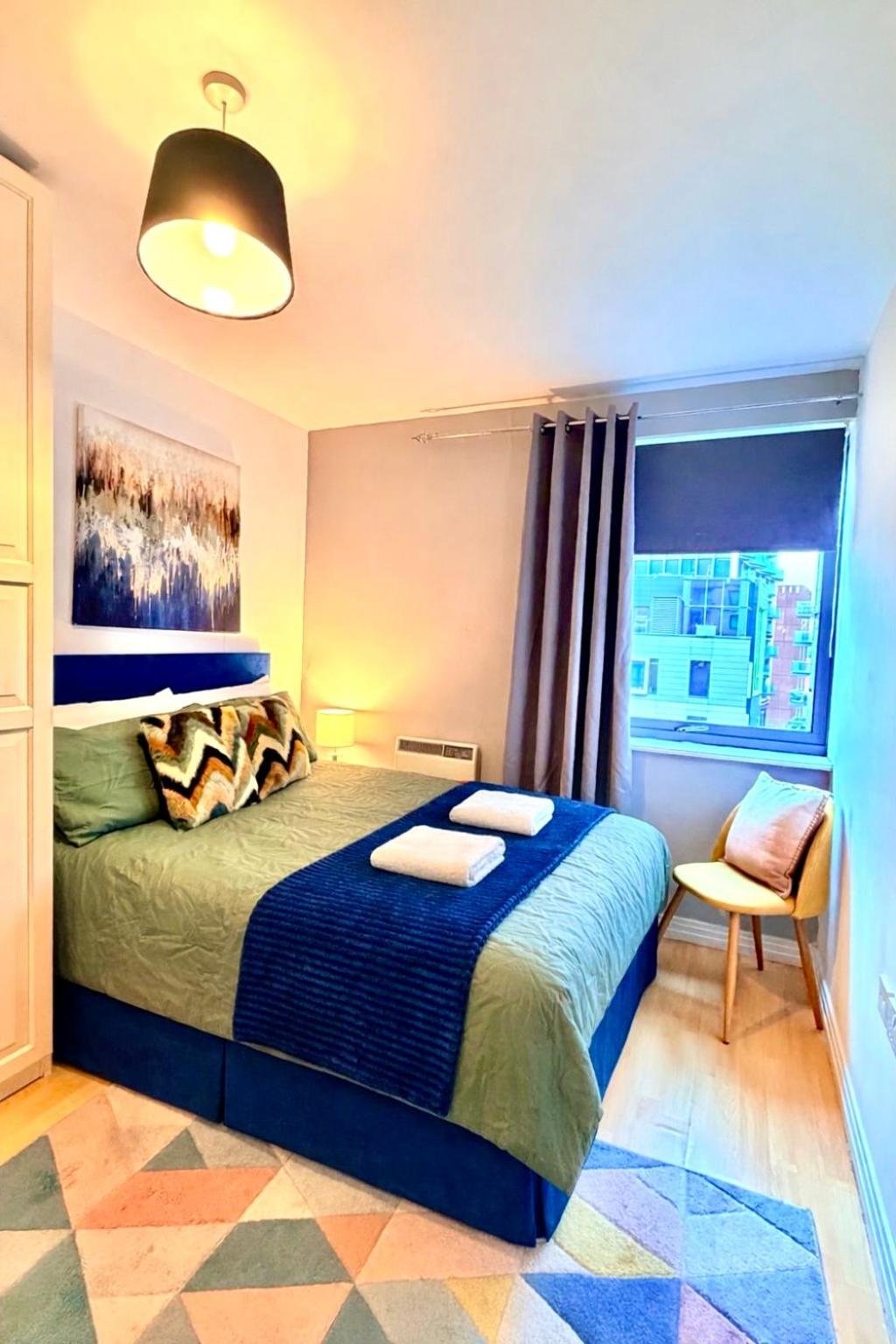 Two bed 2 bath opp tube station zone 2 photo 3