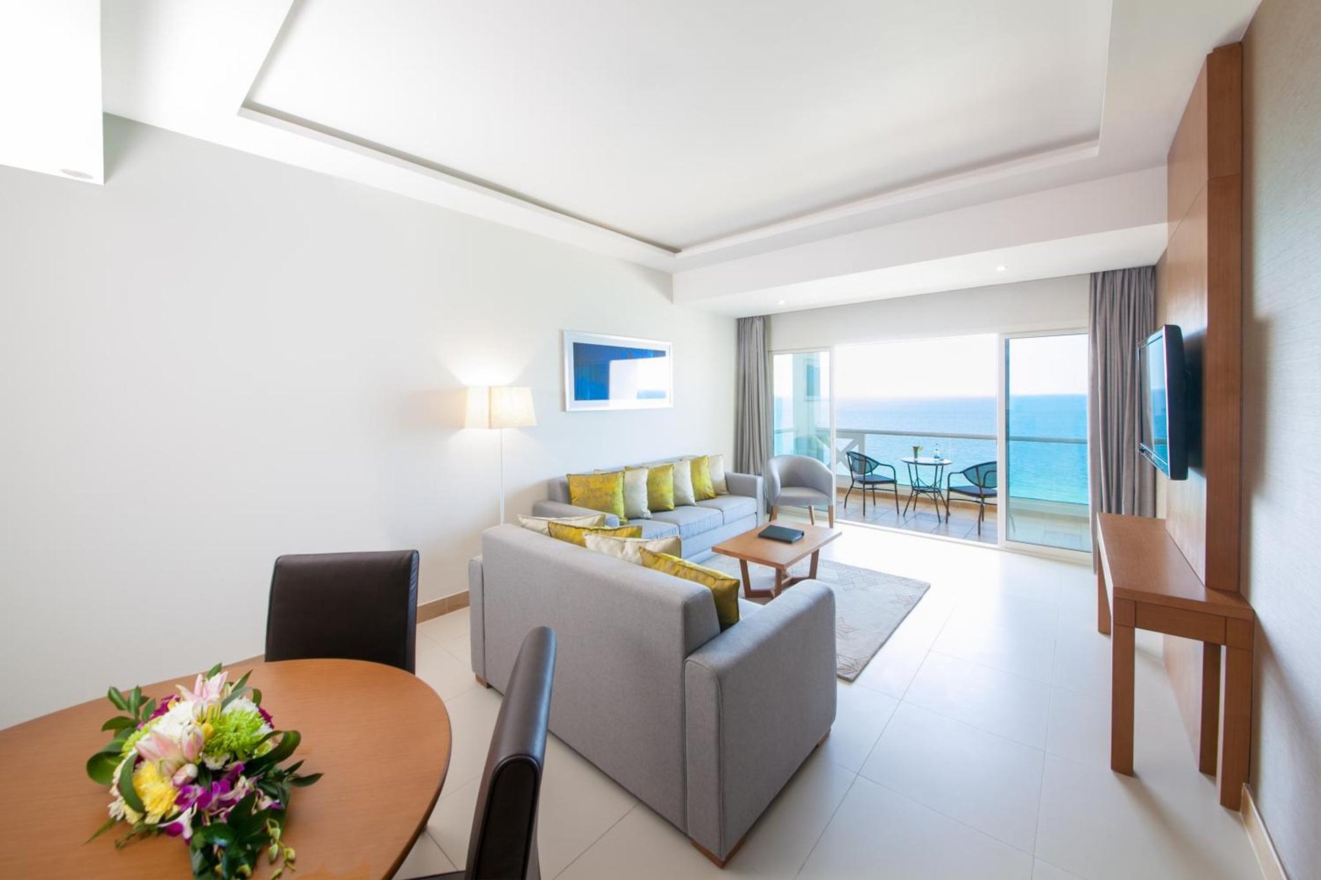 One-Bedroom Executive King Suite with Sea View - Non-Smoking