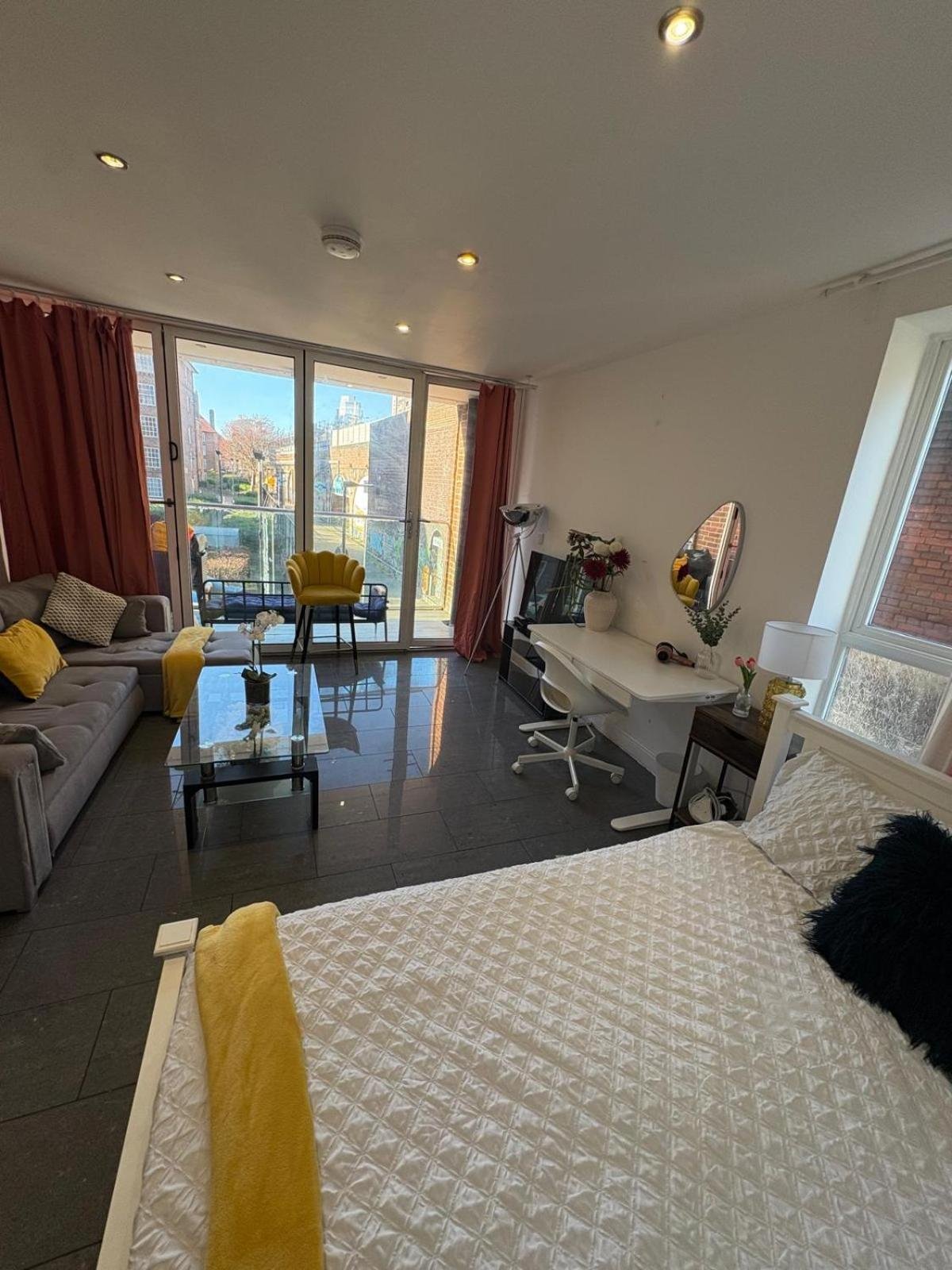 Tower Bridge Luxury Apartment with Balcony — Greater London, London