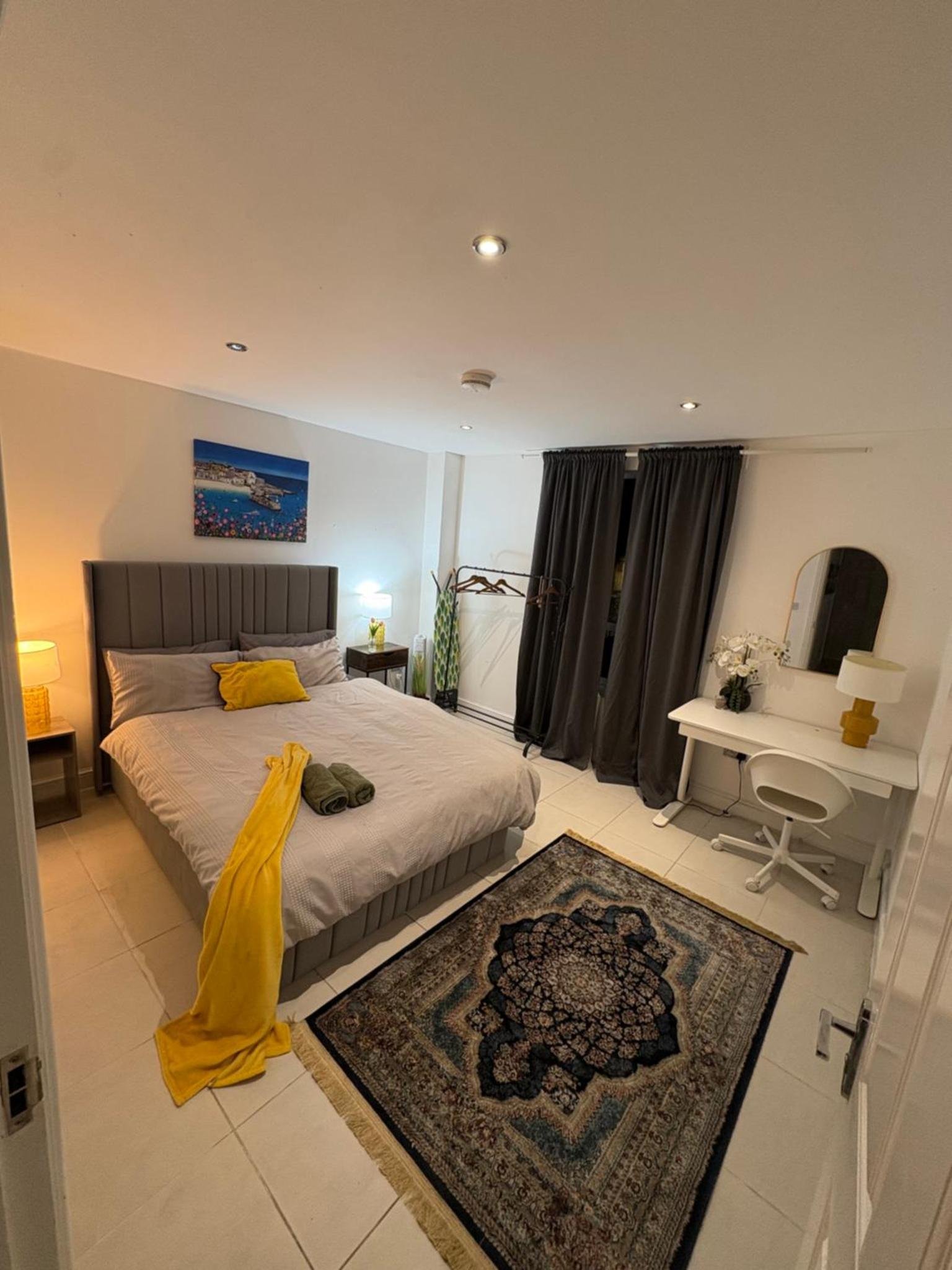 Tower Bridge Luxury Apartment with Balcony photo 1