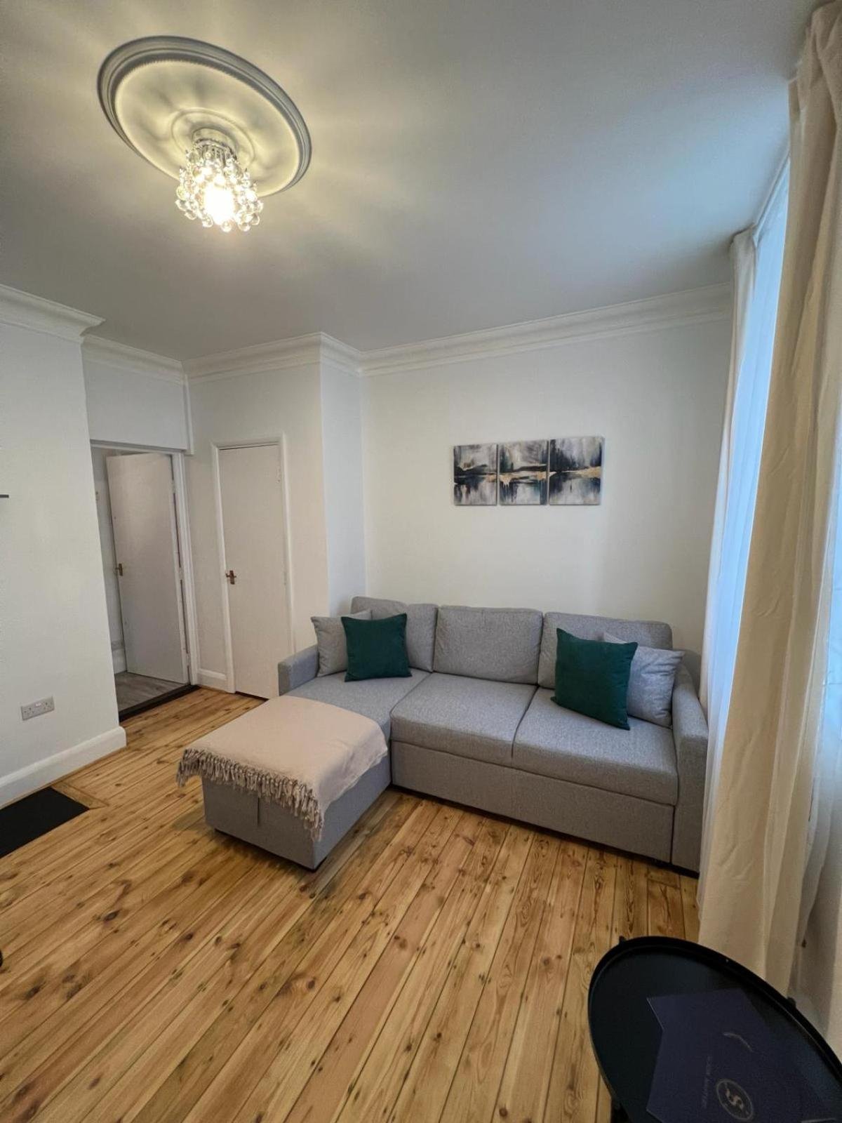 1 Bed Apartment - Centrally Located In The Heart of Westminster photo 1