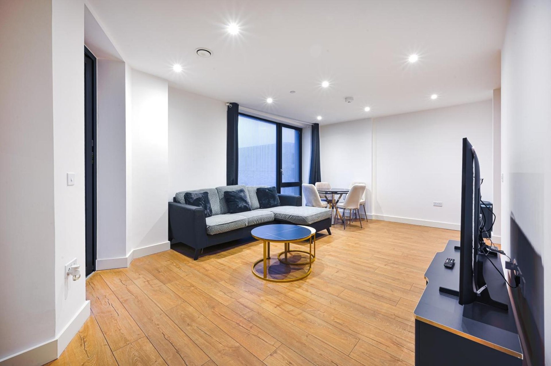 CANARY WHARF E14 MODERN 1 Bed APARTMENT HIGH SPEC photo 4