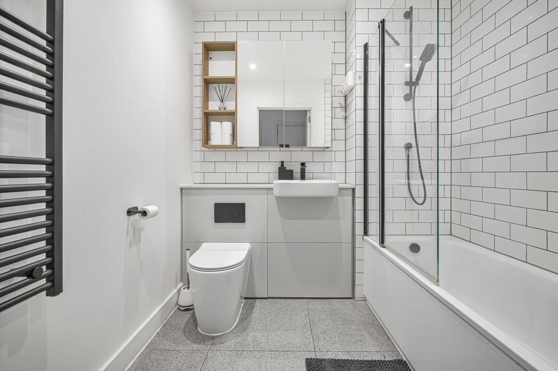 CANARY WHARF E14 MODERN 1 Bed APARTMENT HIGH SPEC photo 2