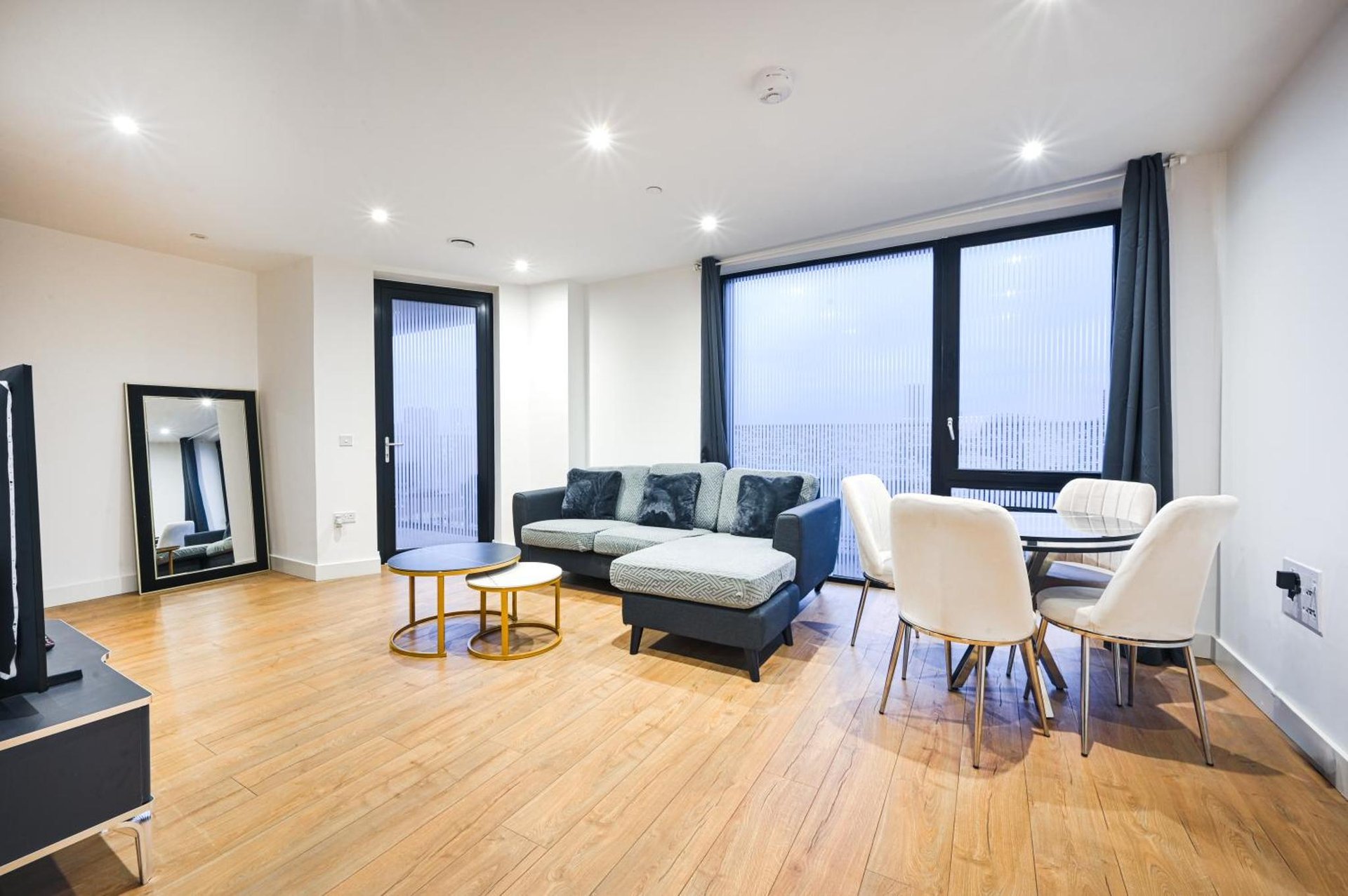 CANARY WHARF E14 MODERN 1 Bed APARTMENT HIGH SPEC — Tower Hamlets & Docklands, London