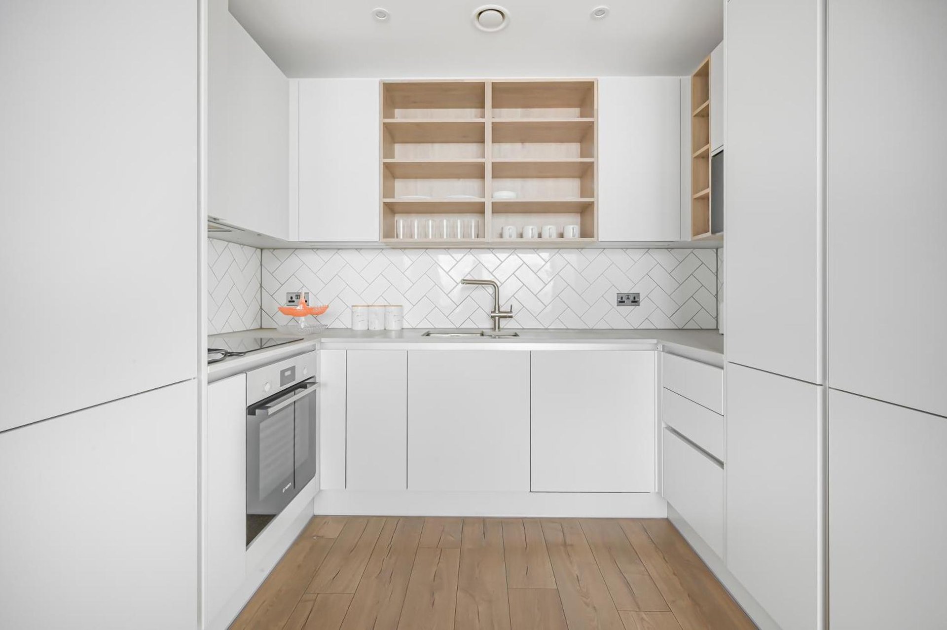 CANARY WHARF E14 MODERN 1 Bed APARTMENT HIGH SPEC photo 3