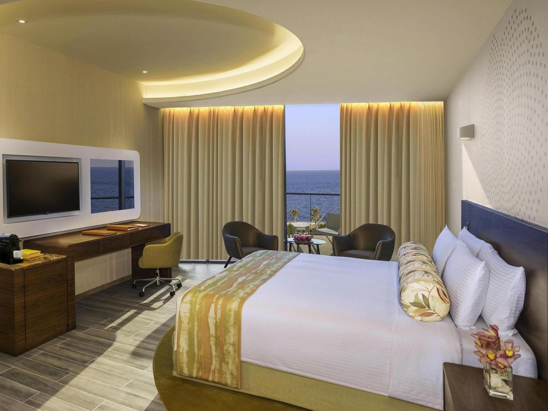 Deluxe Room with Balcony and Partial Sea View
