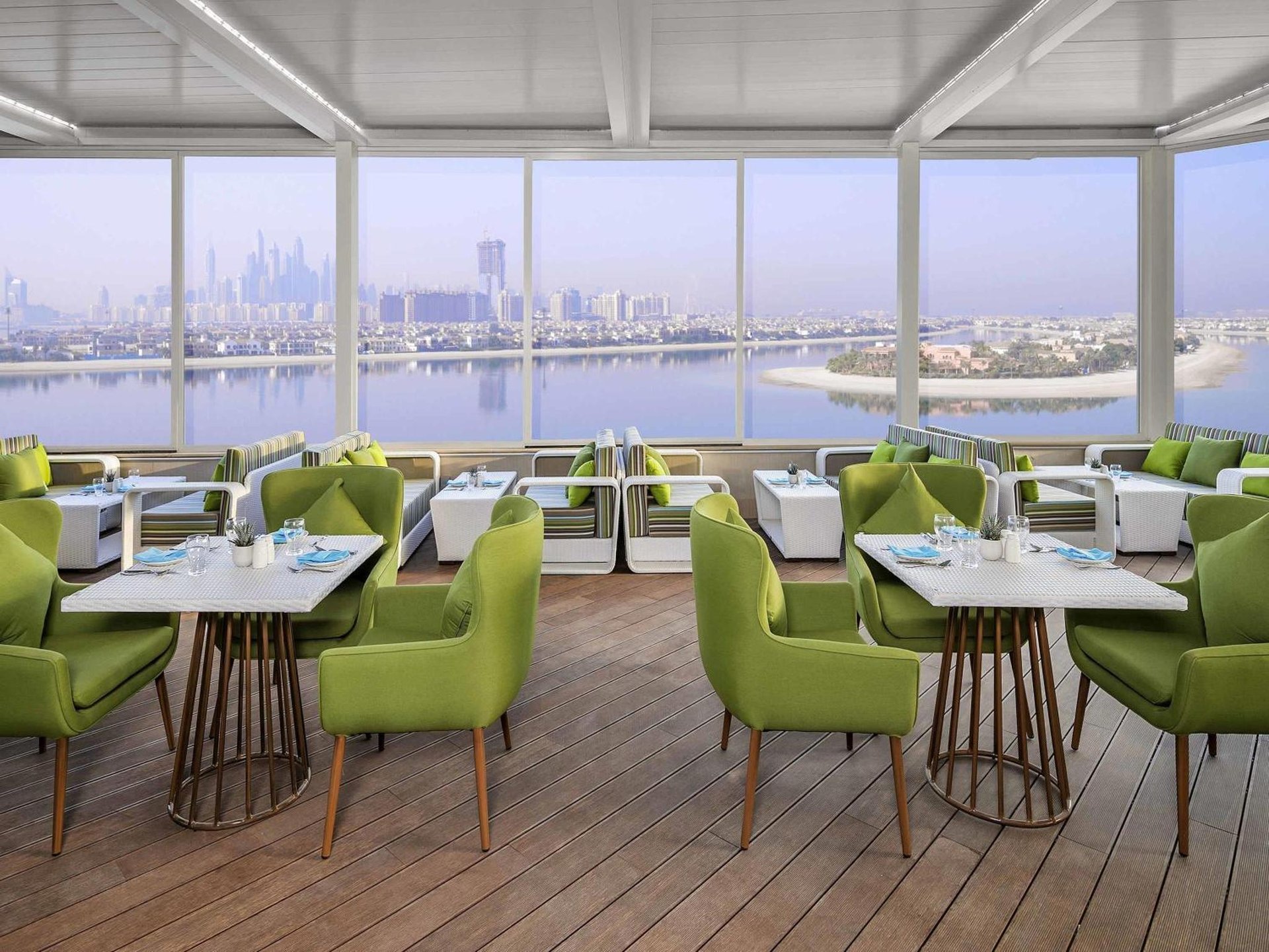 Premium One-Bedroom Suite with Balcony and Sea View - Club Lounge Access