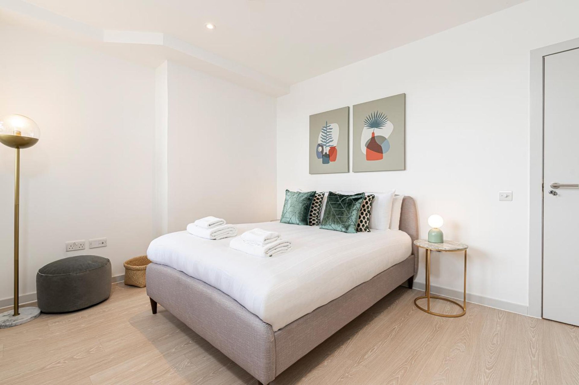 Stylish 1 bed flats in Soho, next to Piccadilly Circus and Trafalgar Square photo 2