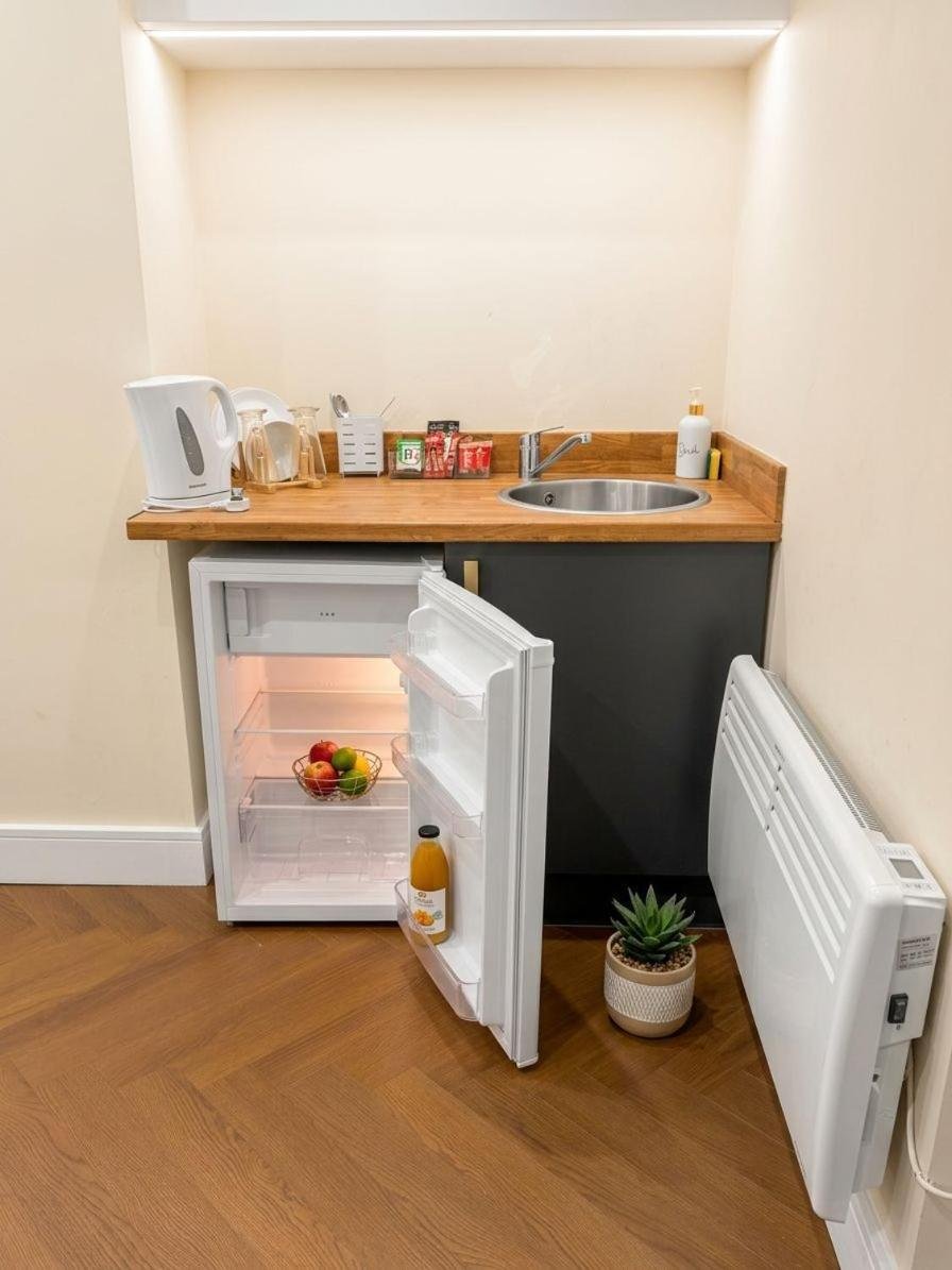 30C The Luxury Studios near Arsenal and Central London photo 3