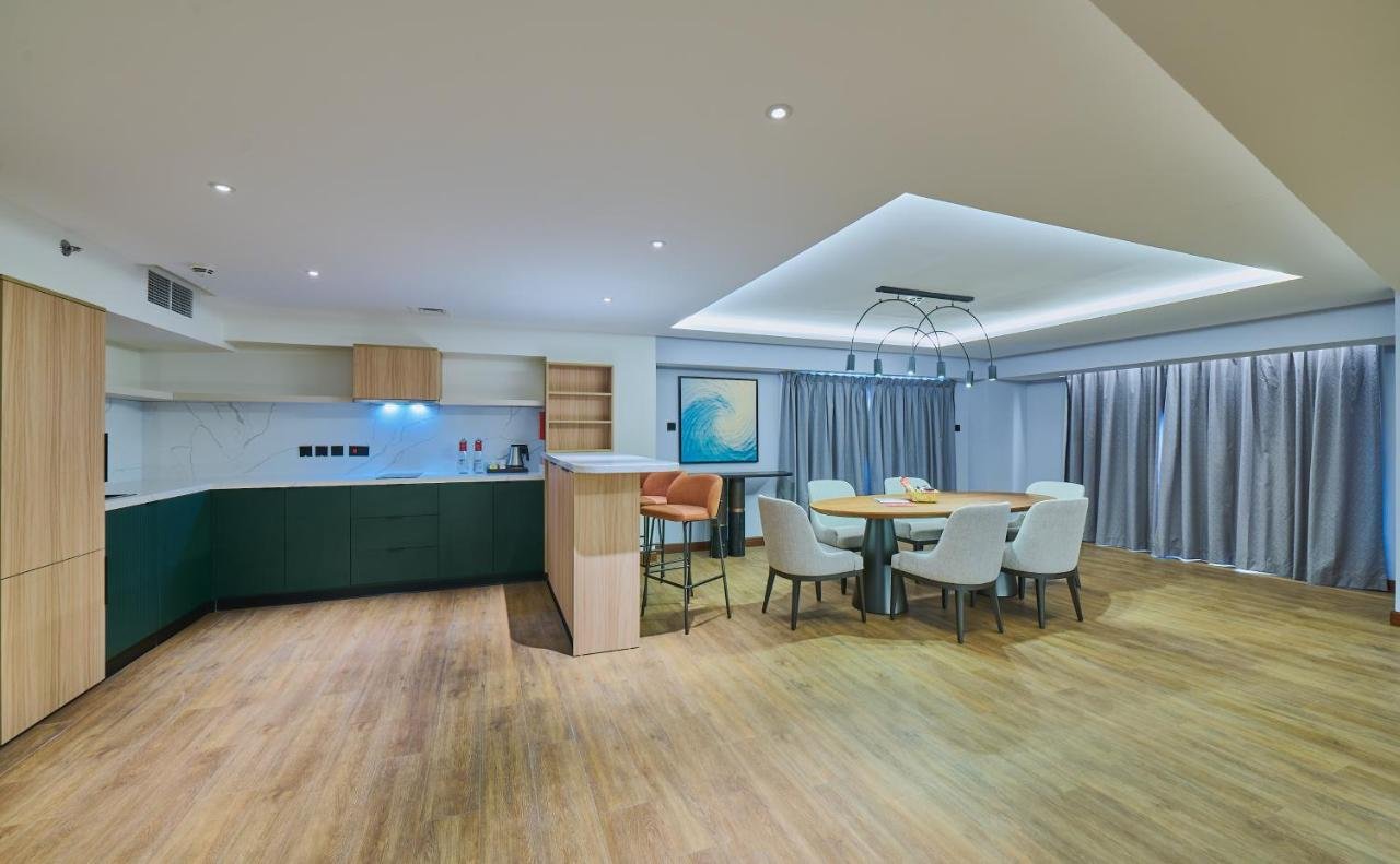 One-Bedroom Penthouse King Suite with City View