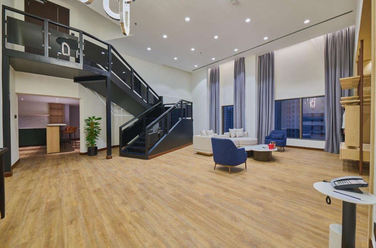 One-Bedroom Penthouse King Suite with City View