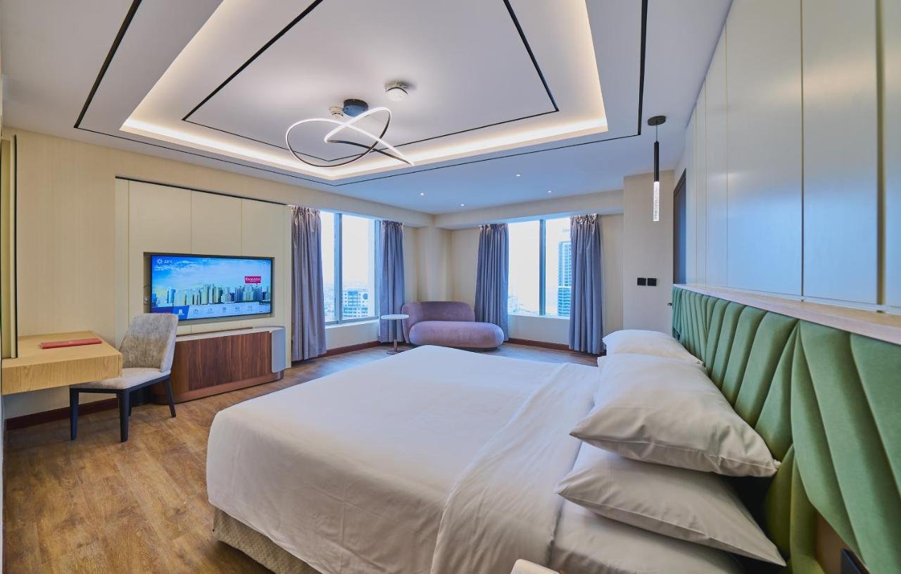 One-Bedroom Penthouse King Suite with City View