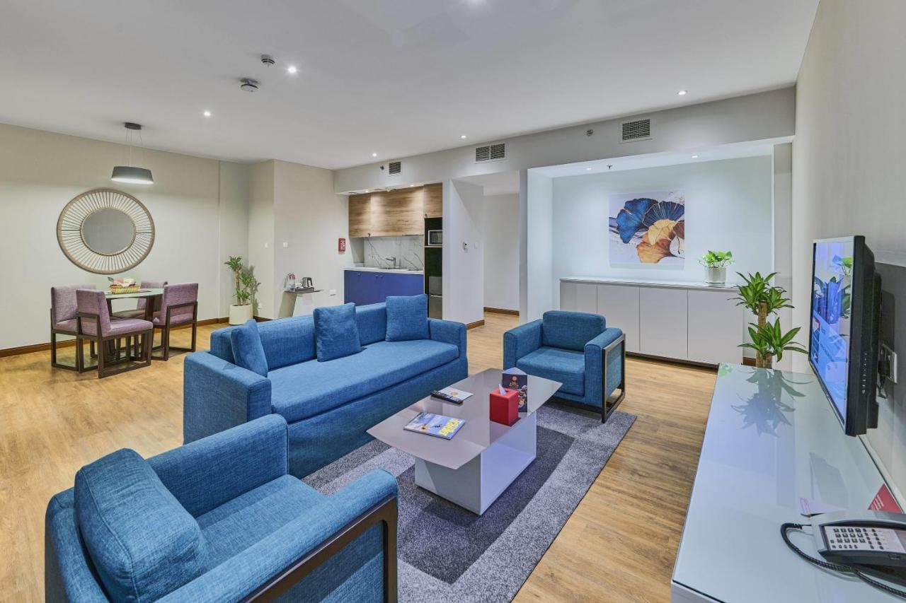 Photo of One-Bedroom King Suite with Partial Sea View #4
