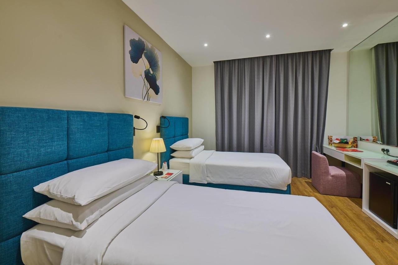 Photo of Deluxe Twin Room with City View #2