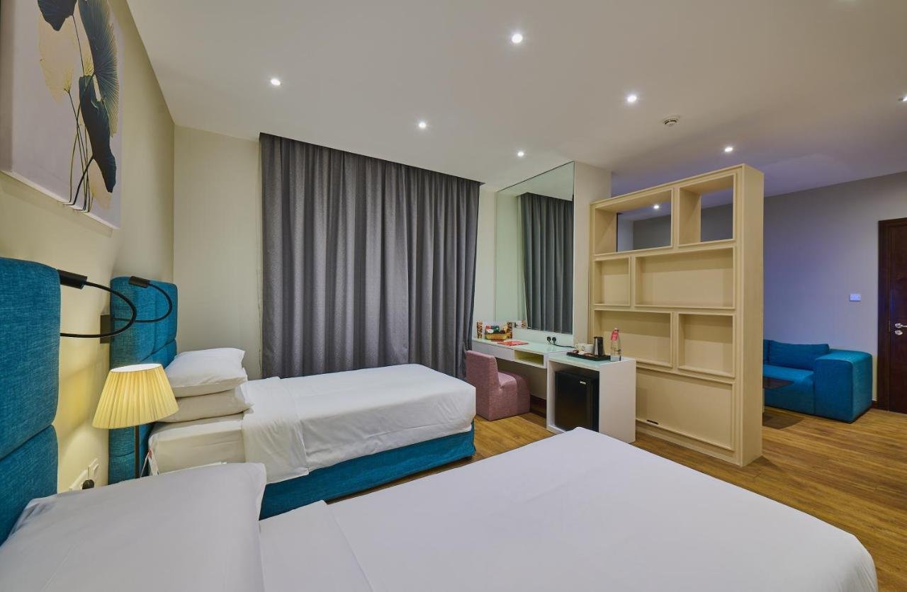 Photo of Deluxe Twin Room with City View #4