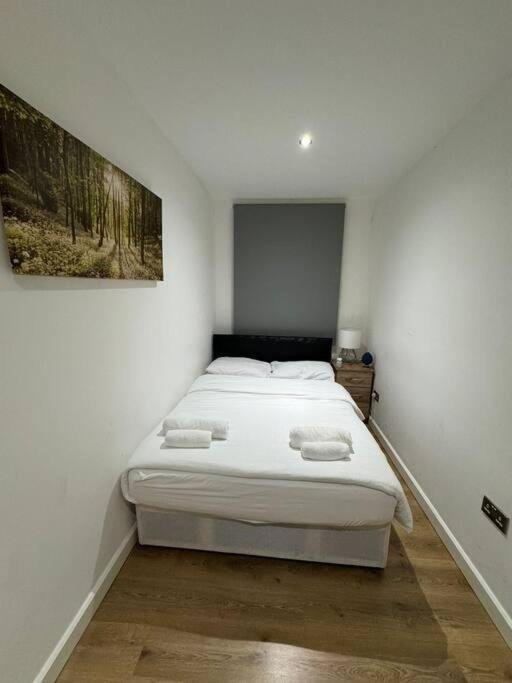 Sleep 6 - 5 min from Camden Market HW5 photo 1