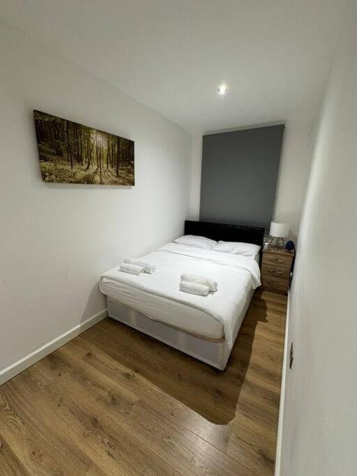 Sleep 6 - 5 min from Camden Market HW5 photo 4