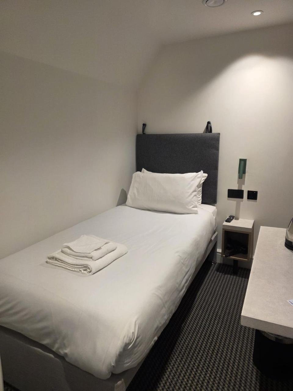 Photo of Single Room #0