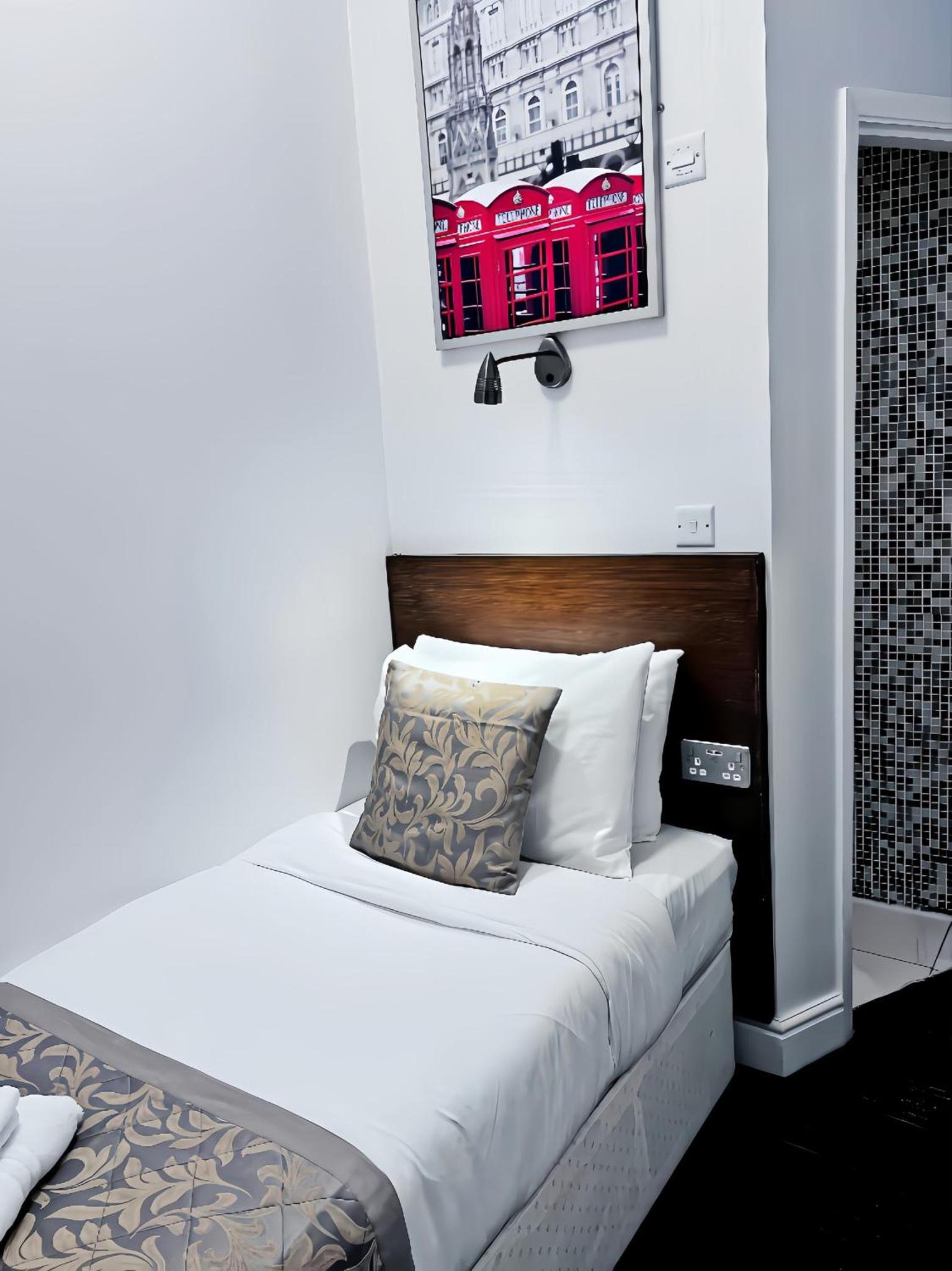 Photo of Single Room #0