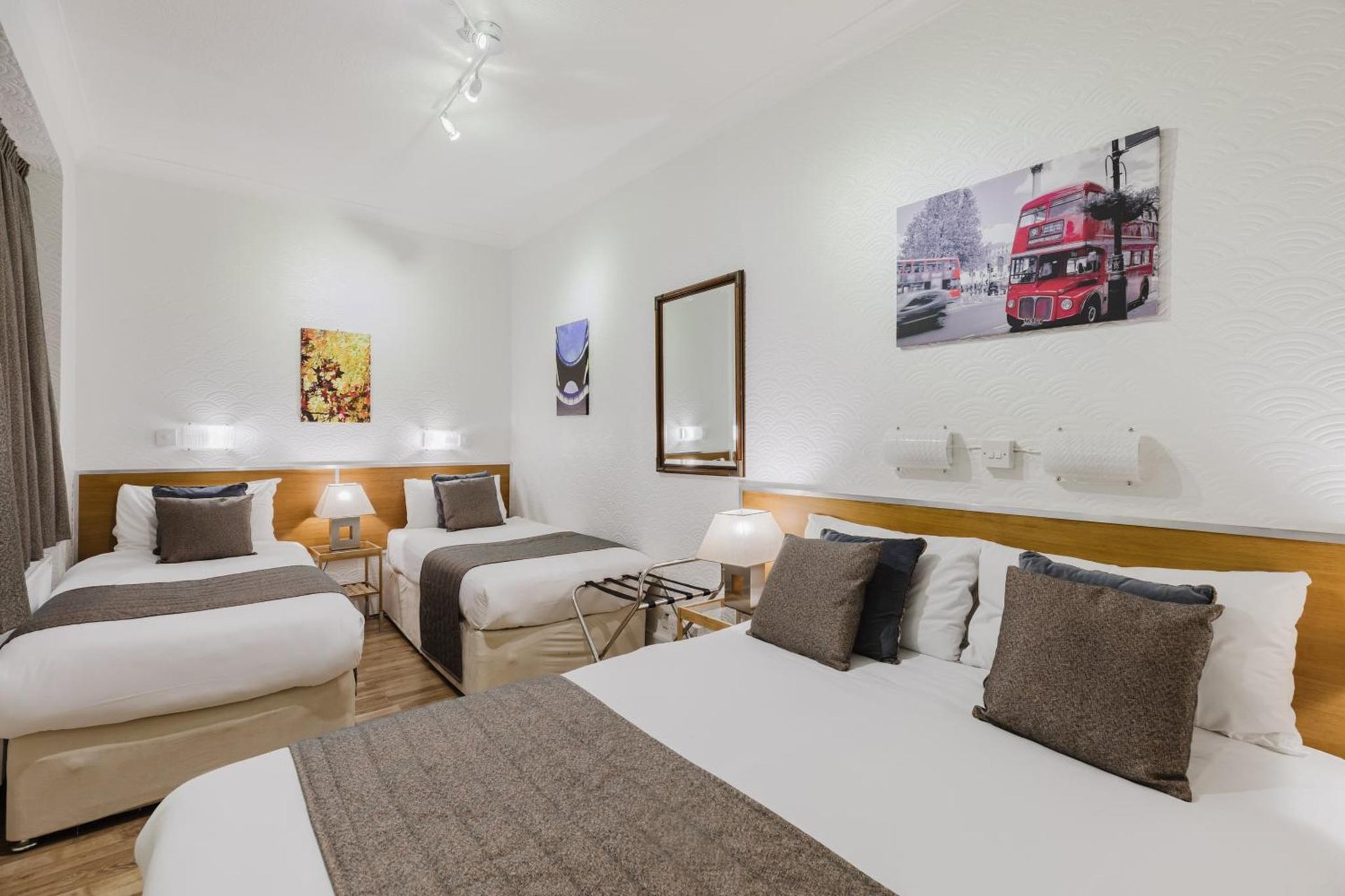 Falcon Hotel photo 3