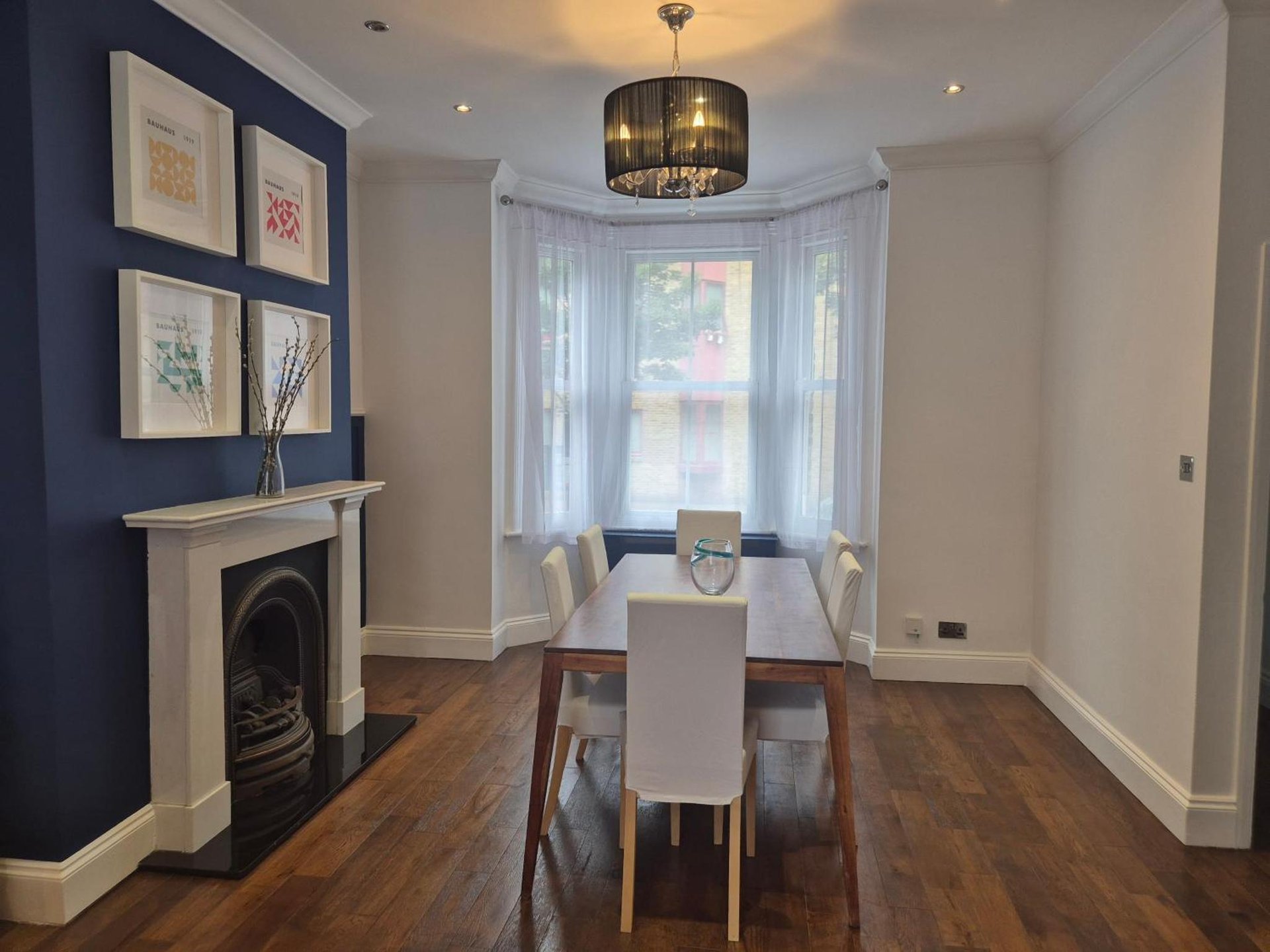Bright 4 double bedroom victorian house photo 3