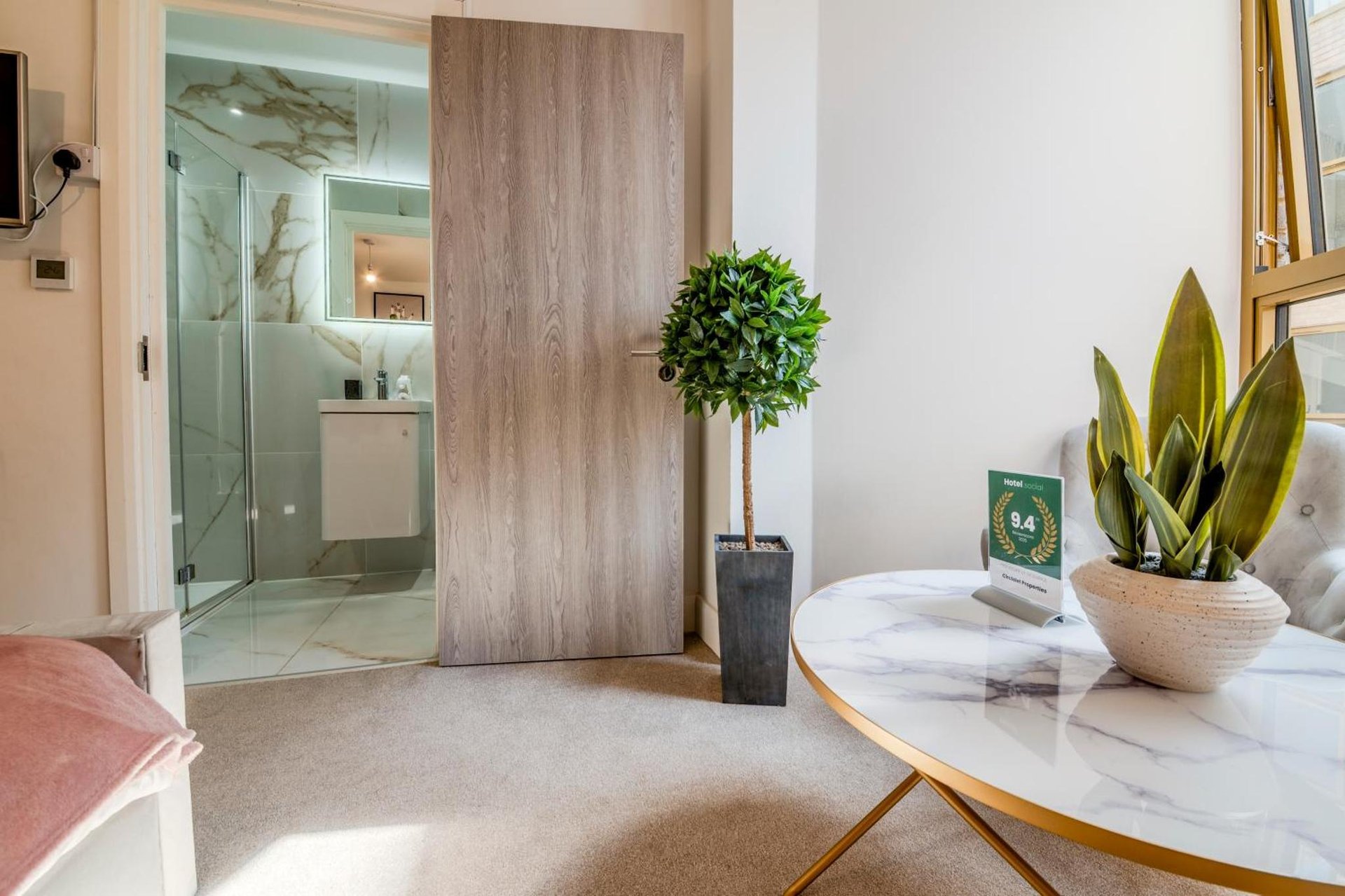Luxe London Retreat by Aureva Residences photo 2