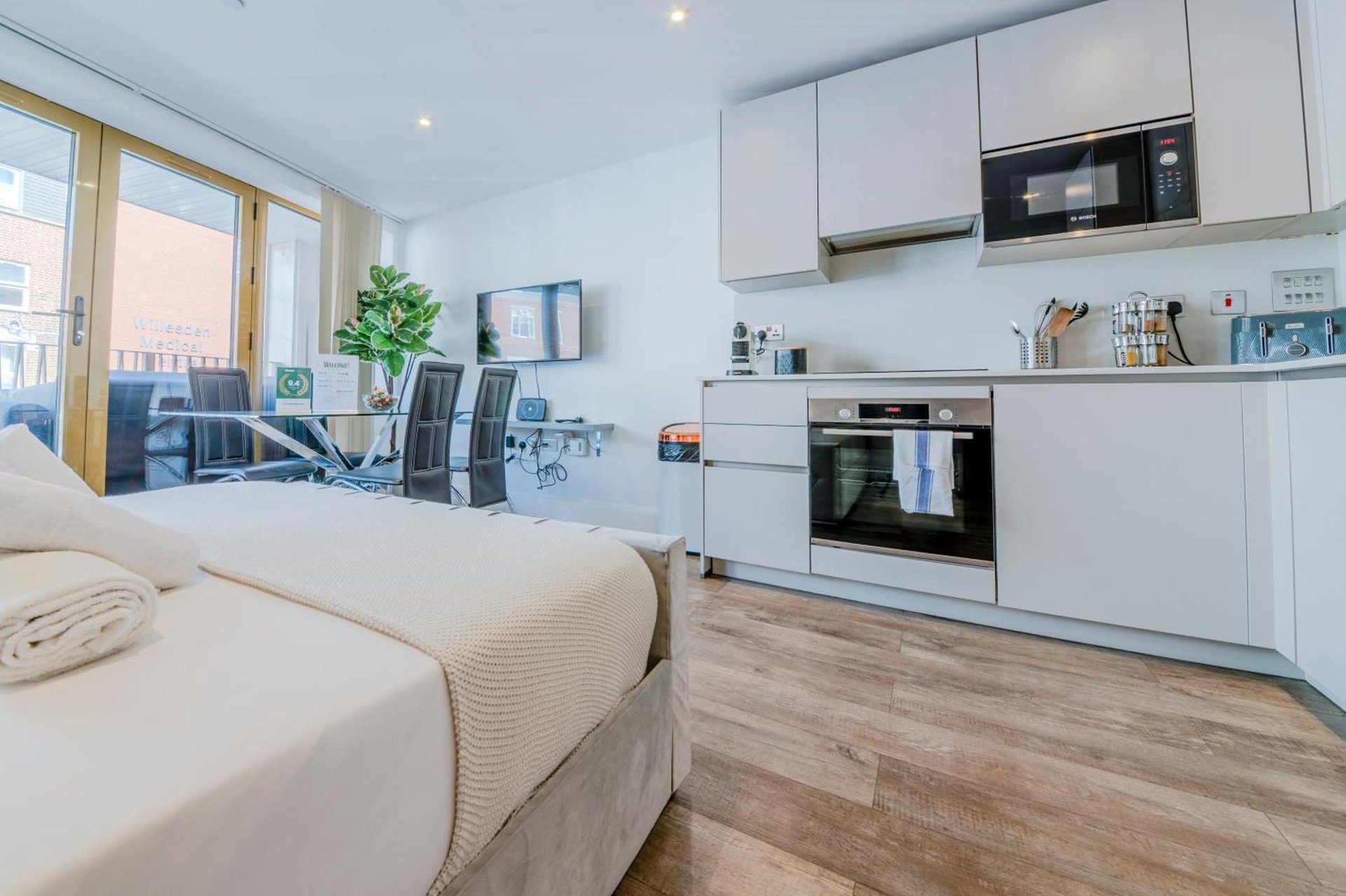 Luxe London Retreat by Aureva Residences photo 3