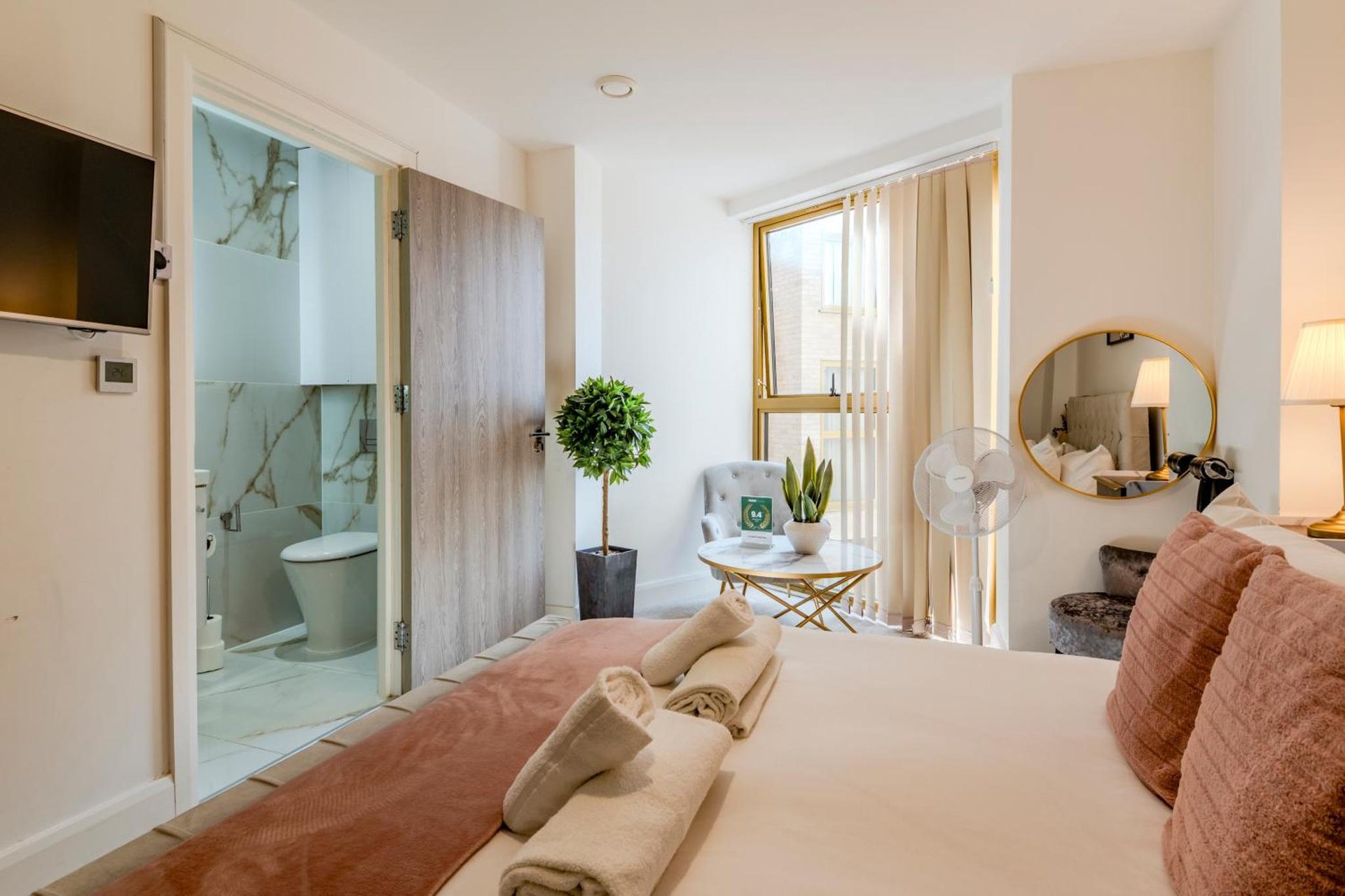Luxe London Retreat by Aureva Residences