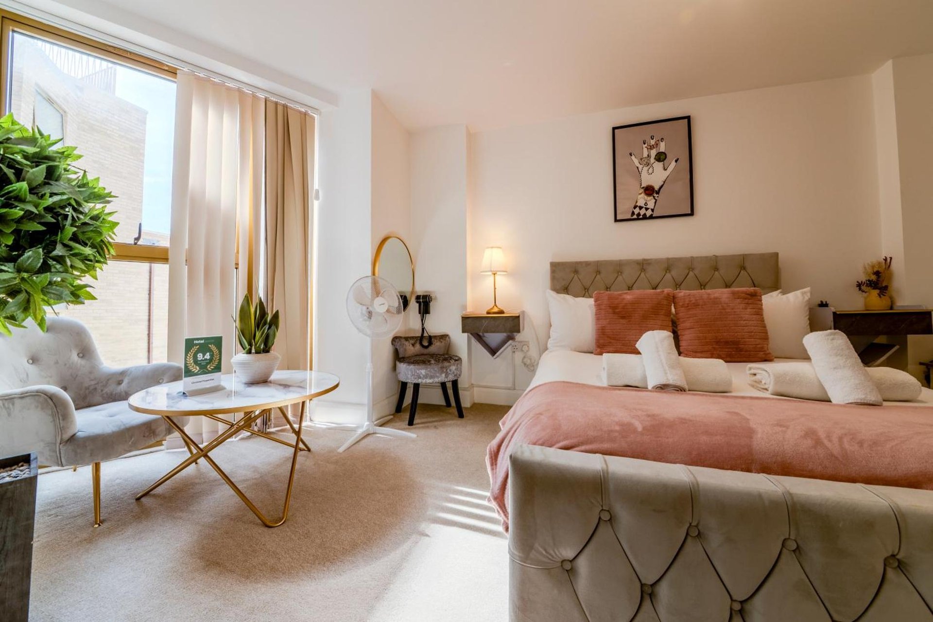 Luxe London Retreat by Aureva Residences photo 1