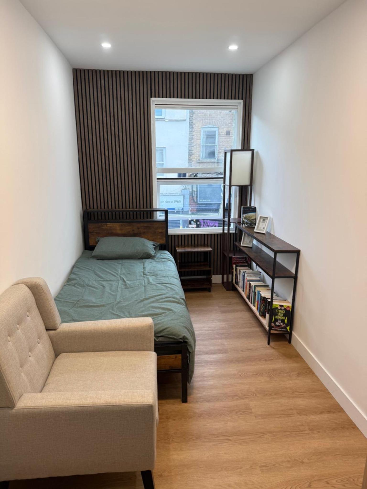 Modern East London Apartment with Private Studio & Guest Rooms-Near Bow, Victoria Park photo 1