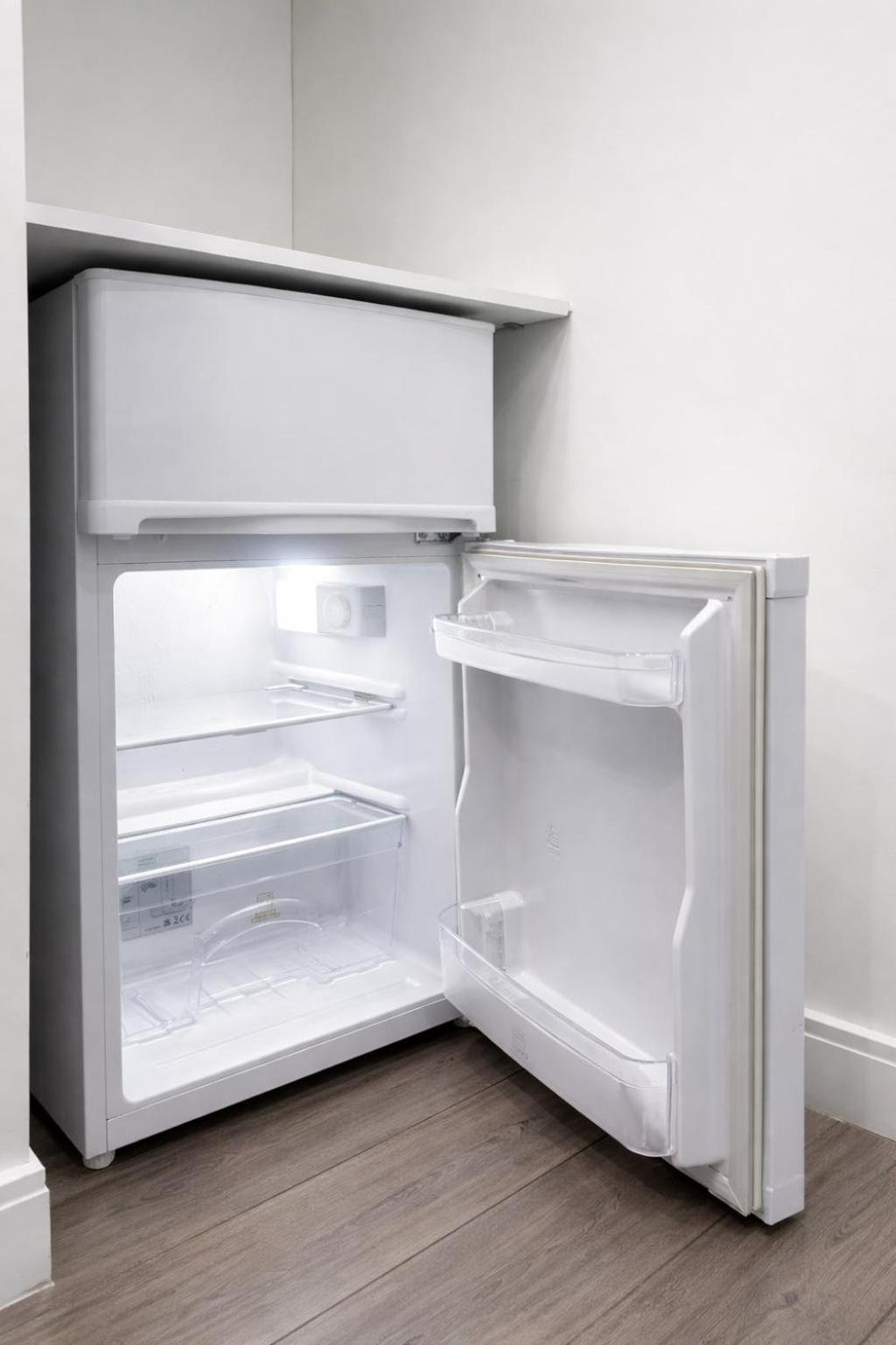 4 Modern Ground Floor Apartments With Private Kitchens and Bathrooms, Sleeps Up to 18, London photo 4