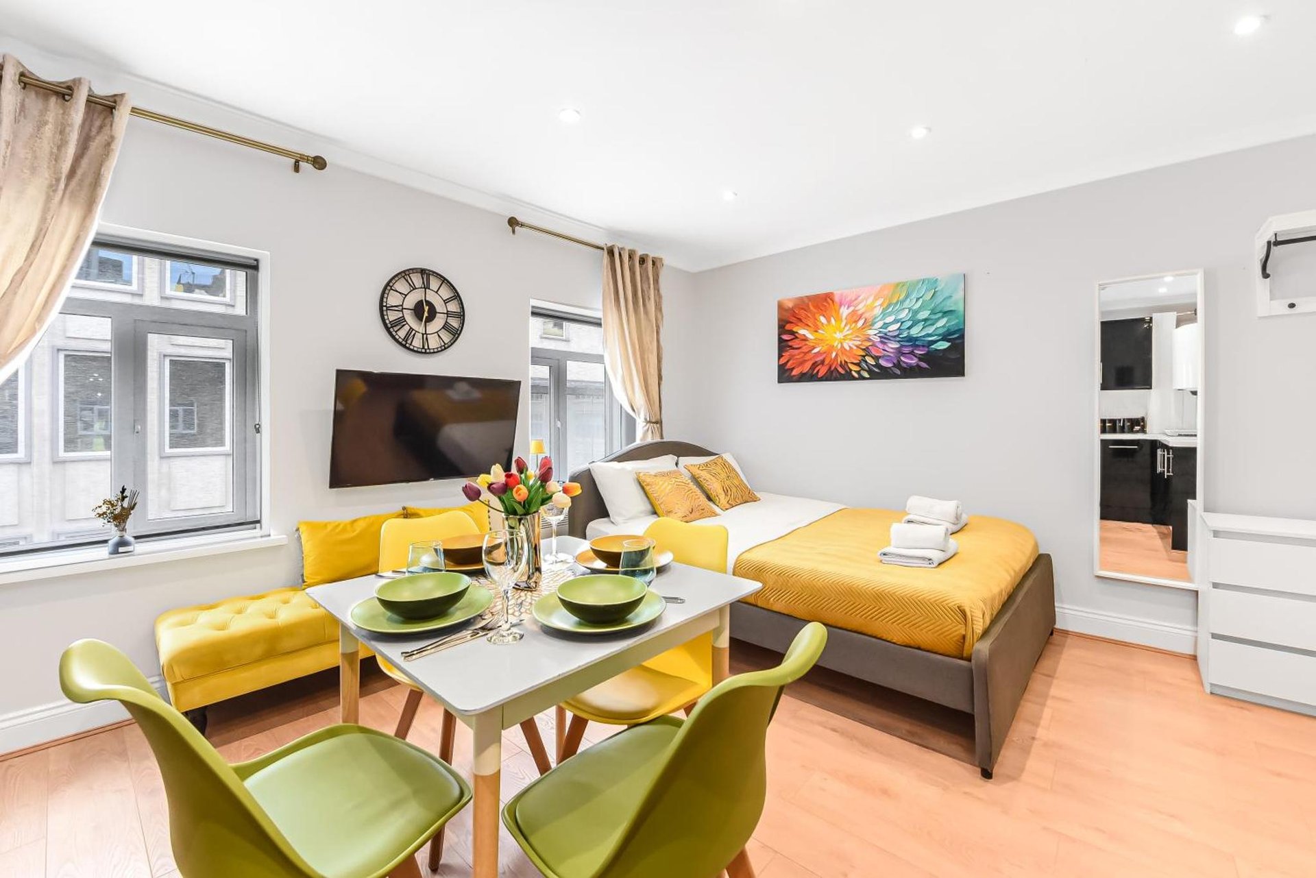 Beautiful Flat On Oxford Street photo 4