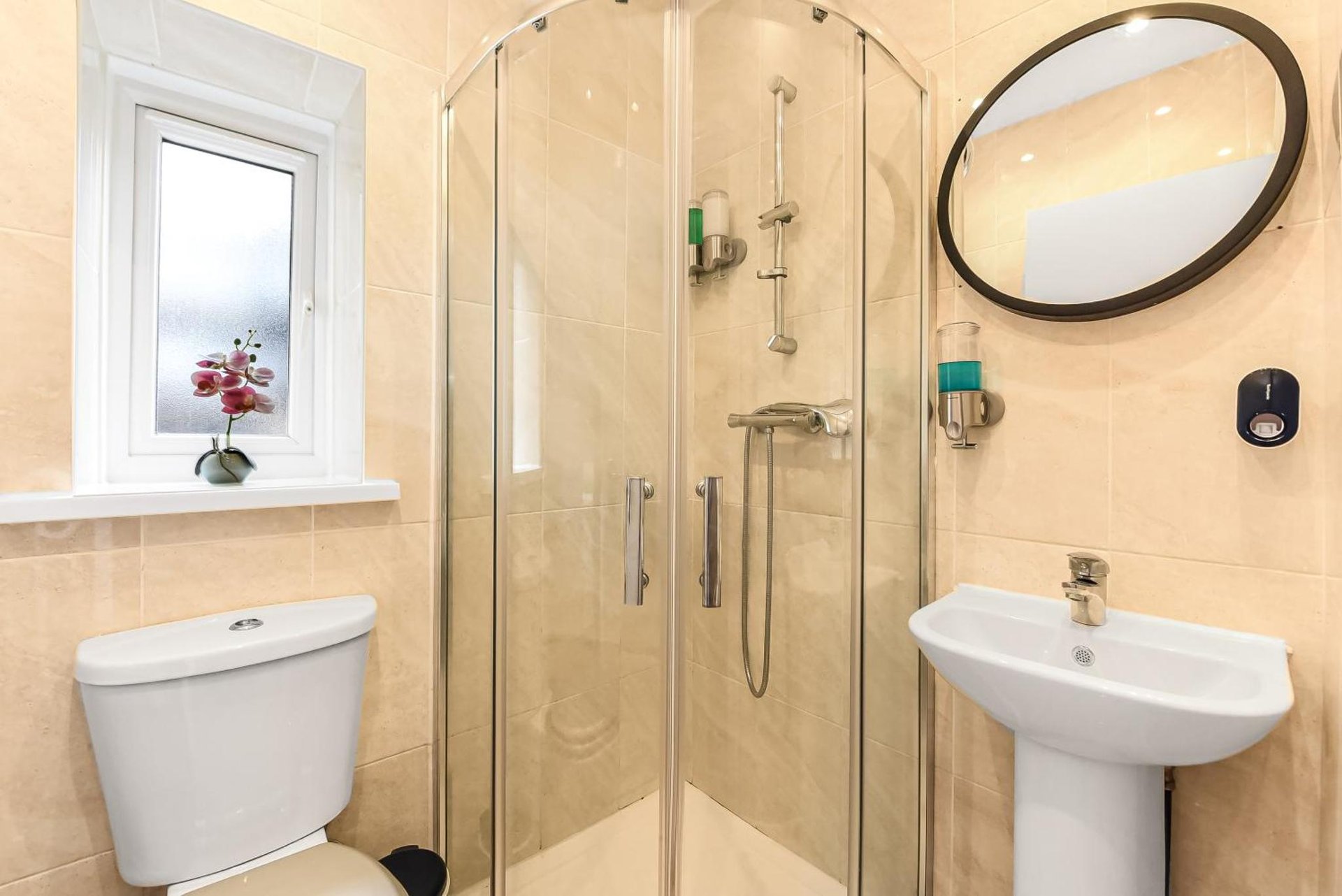 Beautiful Flat On Oxford Street photo 2