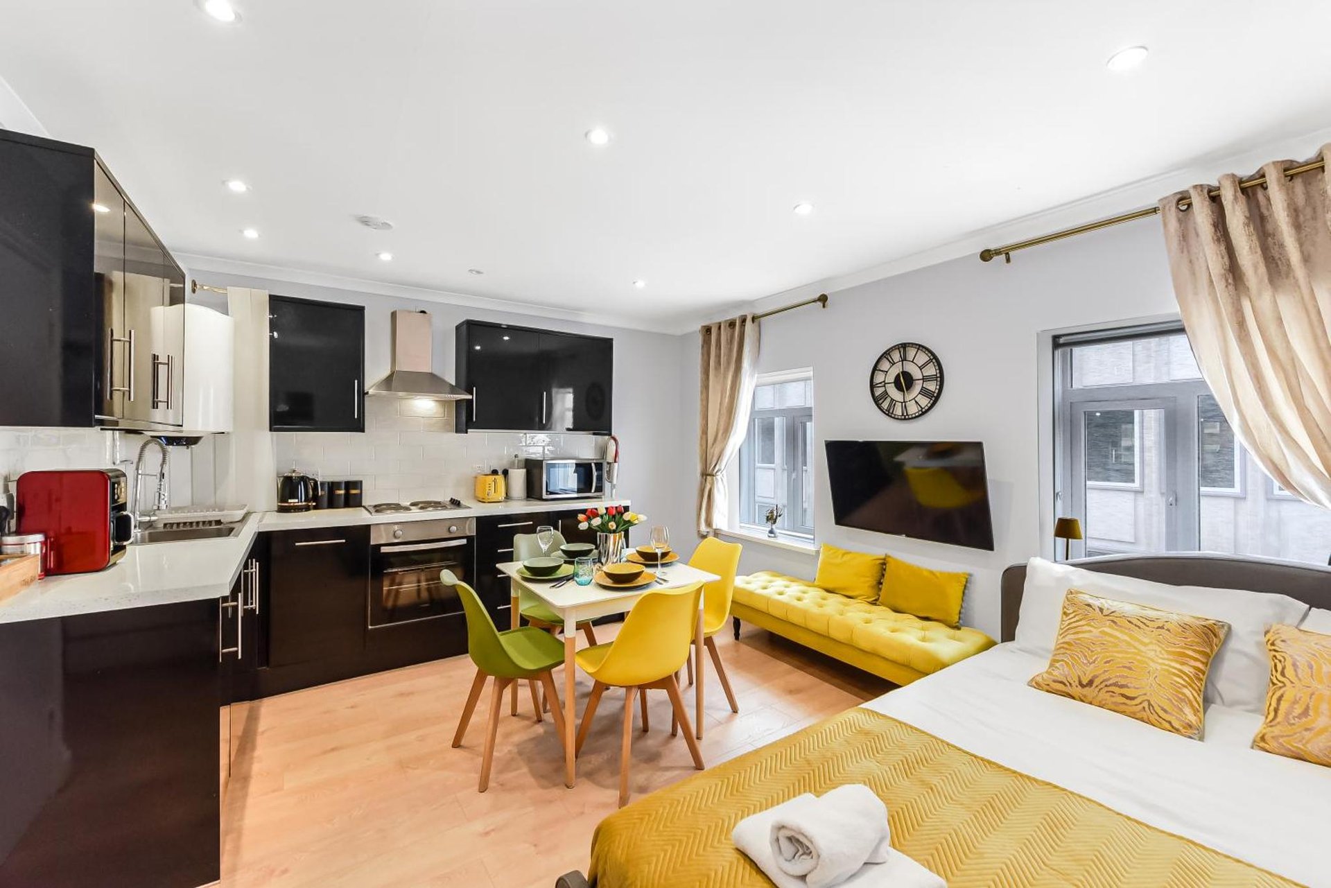 Beautiful Flat On Oxford Street photo 3