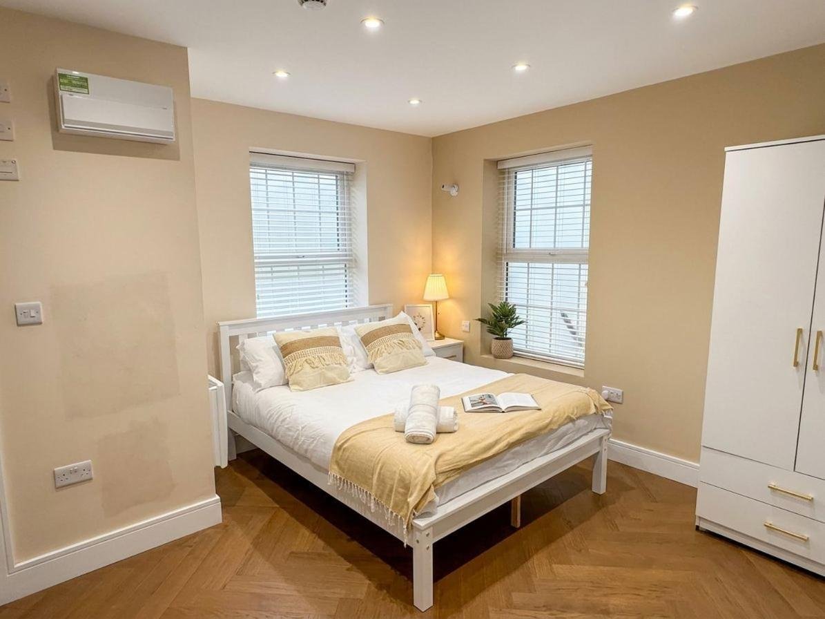 30B The Lux Studios Near Arsenal and Central London photo 1