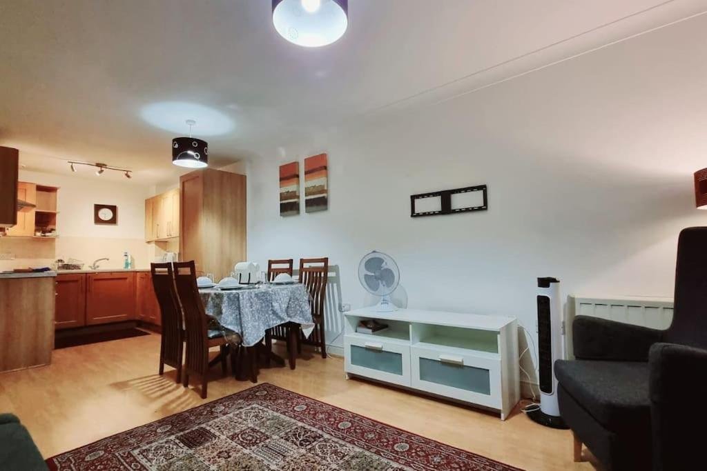 Entire Home in East London E3 near Bromley By Bow Station photo 3