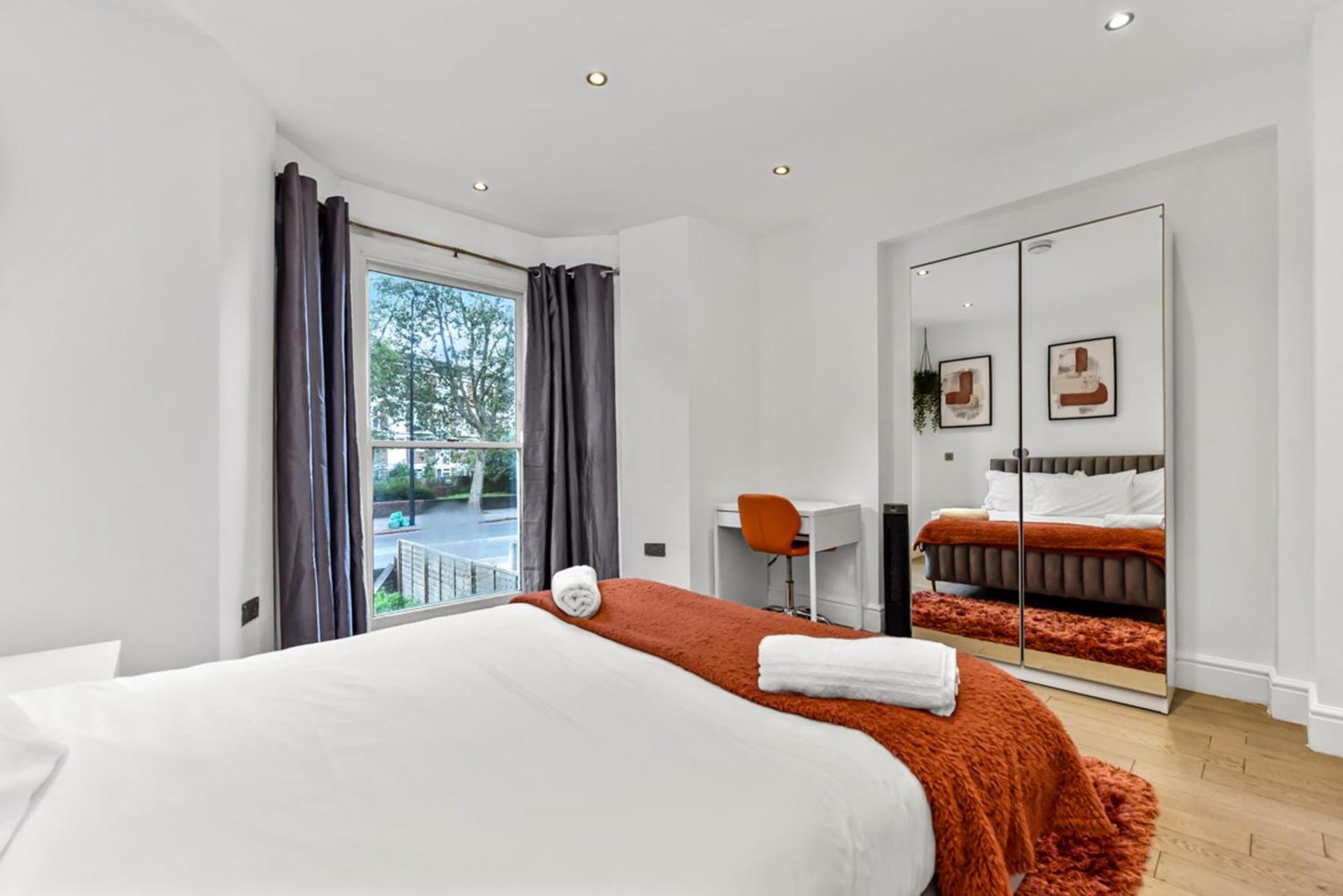 Central, modern 1 Bed in Kennington, Sleeps 4 photo 1