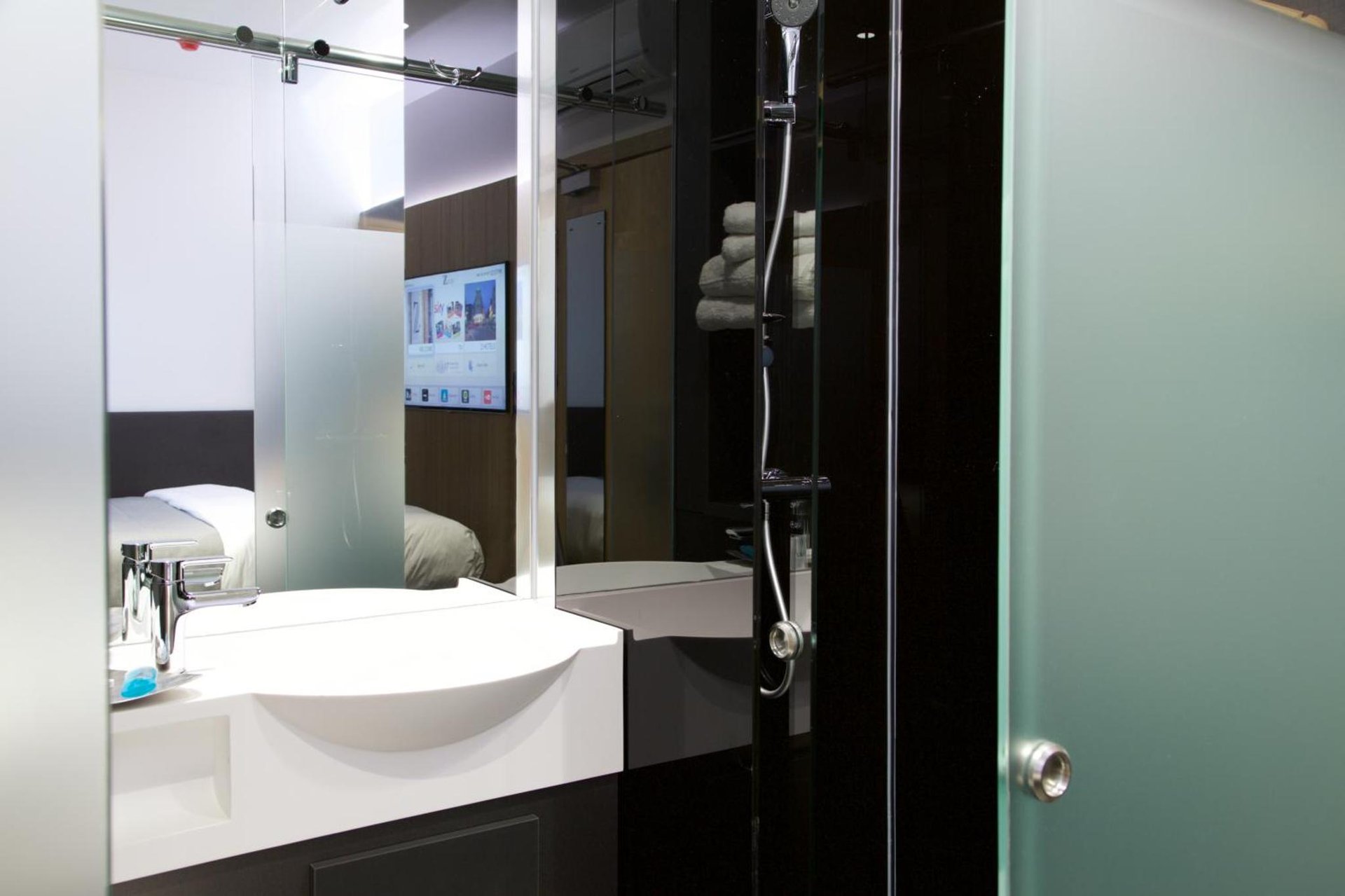 The Z Hotel City photo 2
