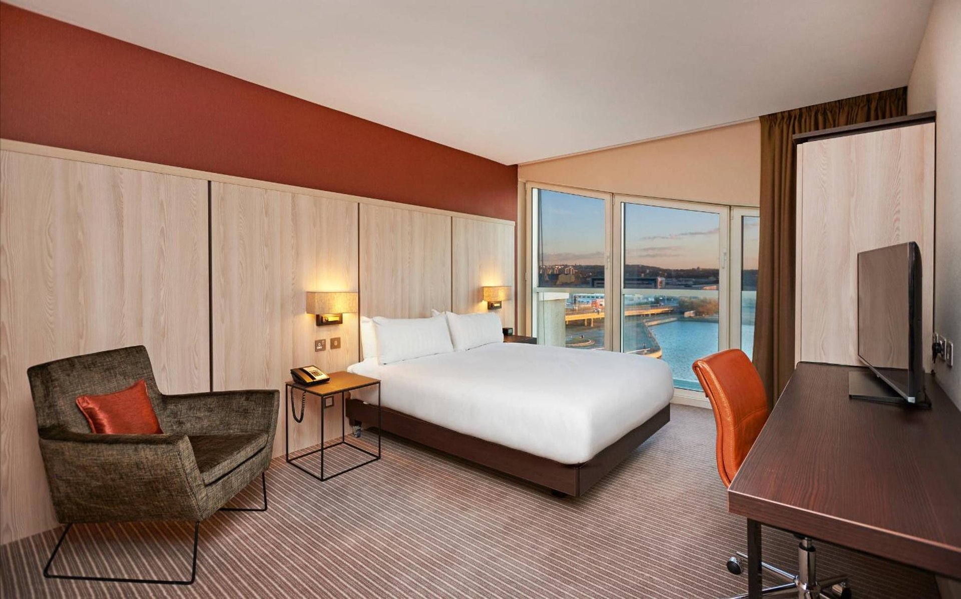 DoubleTree By Hilton London Excel photo 1