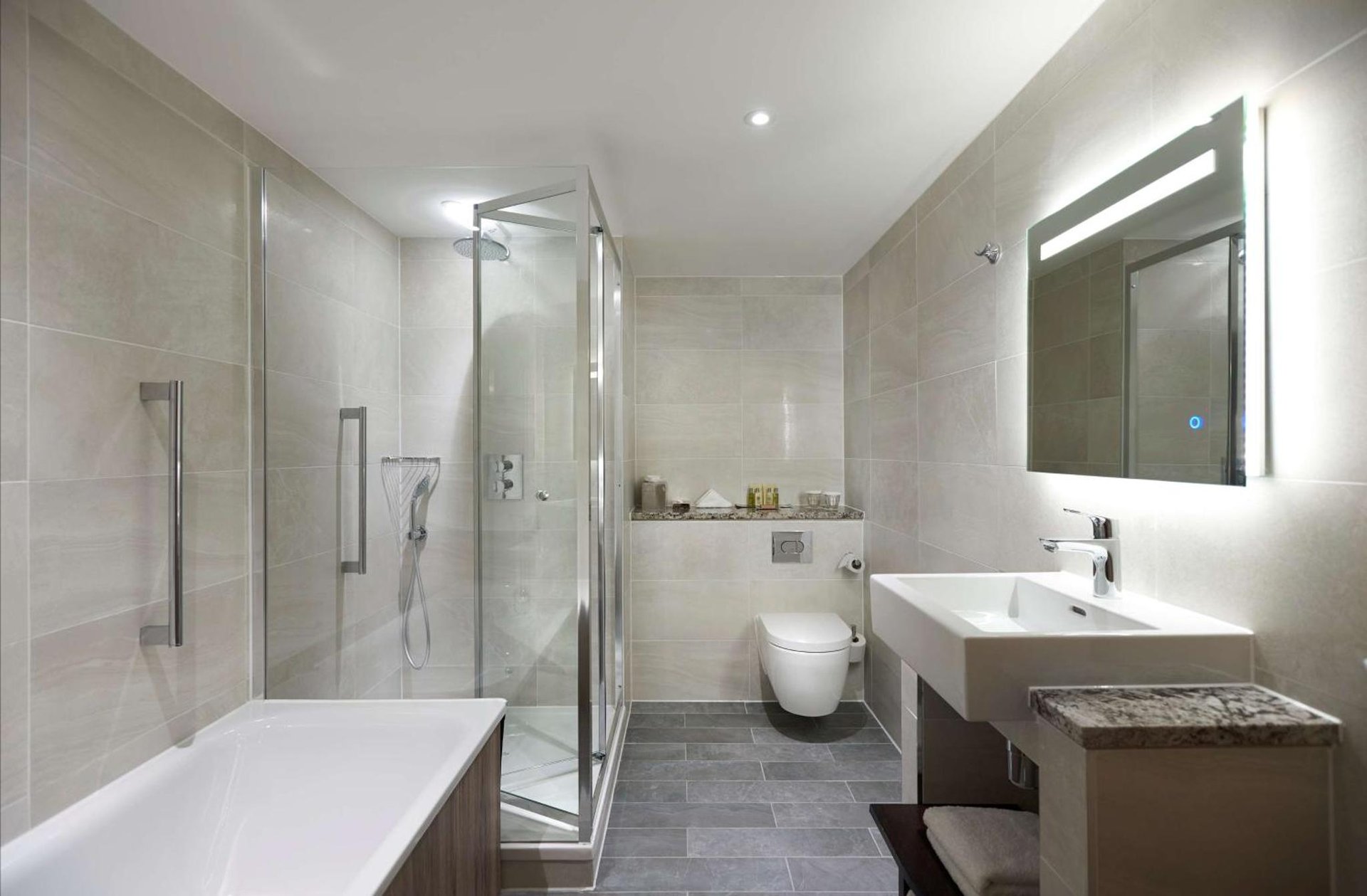 DoubleTree By Hilton London Excel photo 2